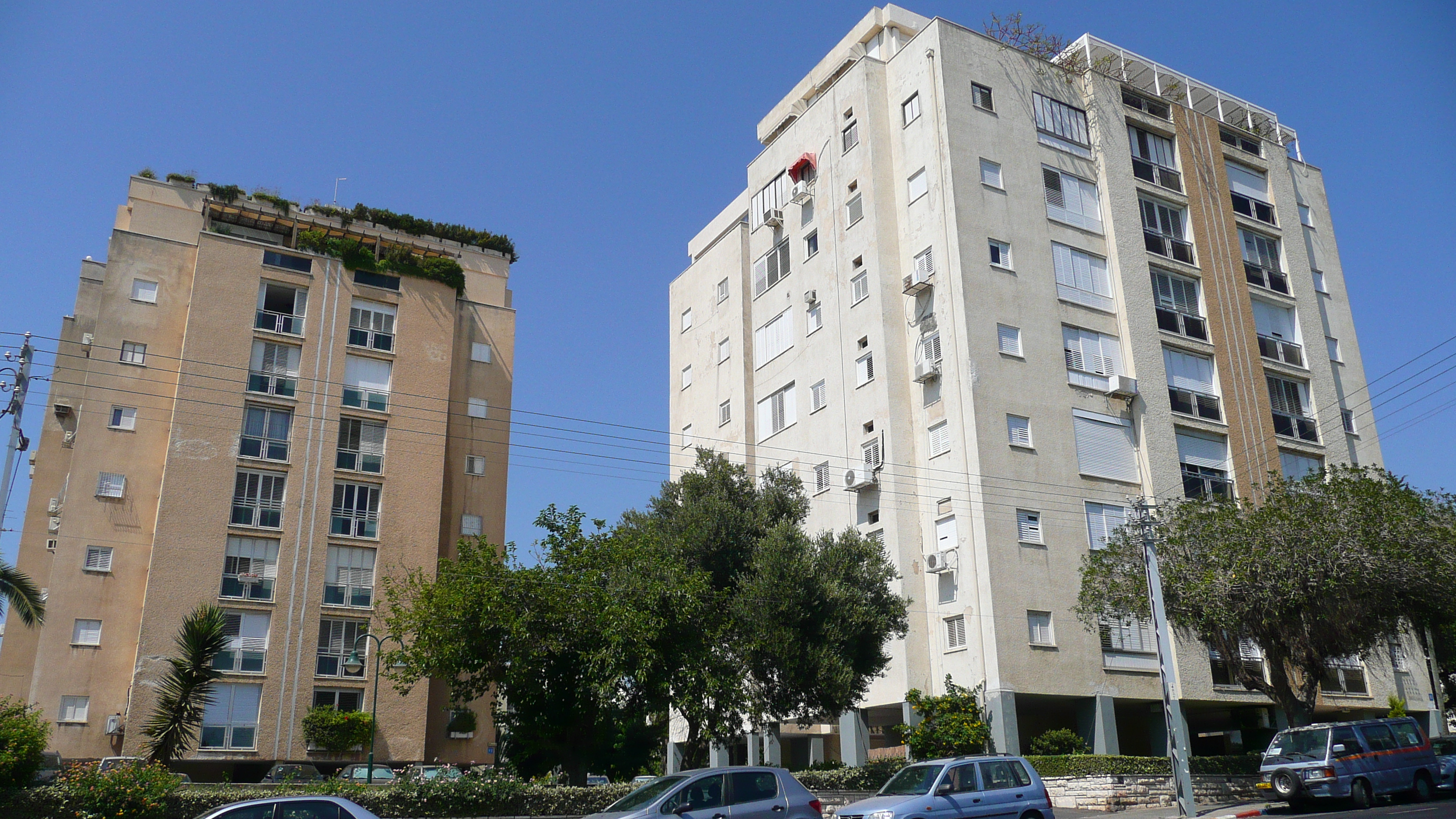 Picture Israel Tel Aviv Jabotinsky Street 2007-06 5 - Tour Jabotinsky Street