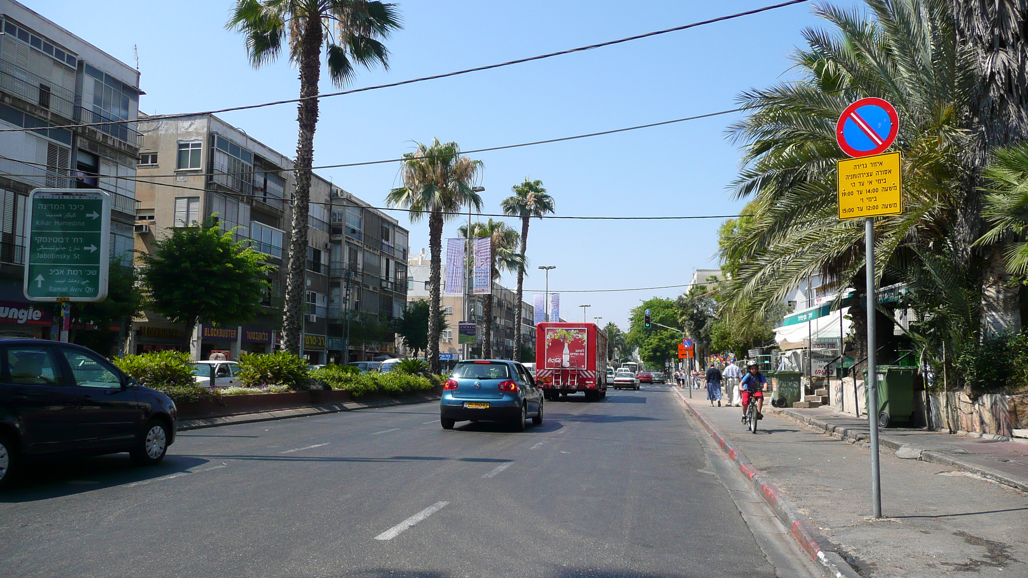 Picture Israel Tel Aviv Ibn Gvirol Street 2007-06 5 - Discovery Ibn Gvirol Street