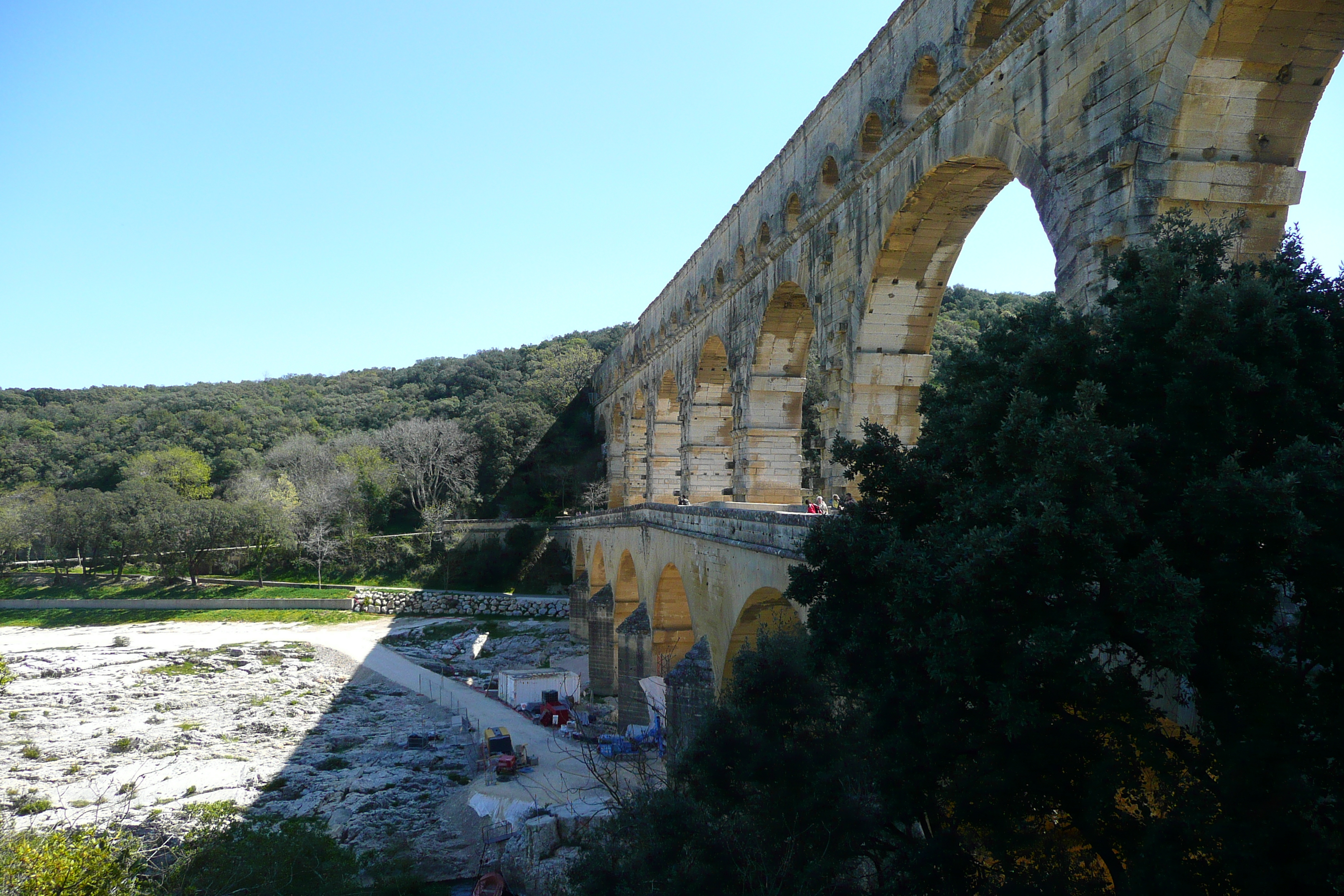 Picture France Pont du Gard 2008-04 90 - Center Pont du Gard