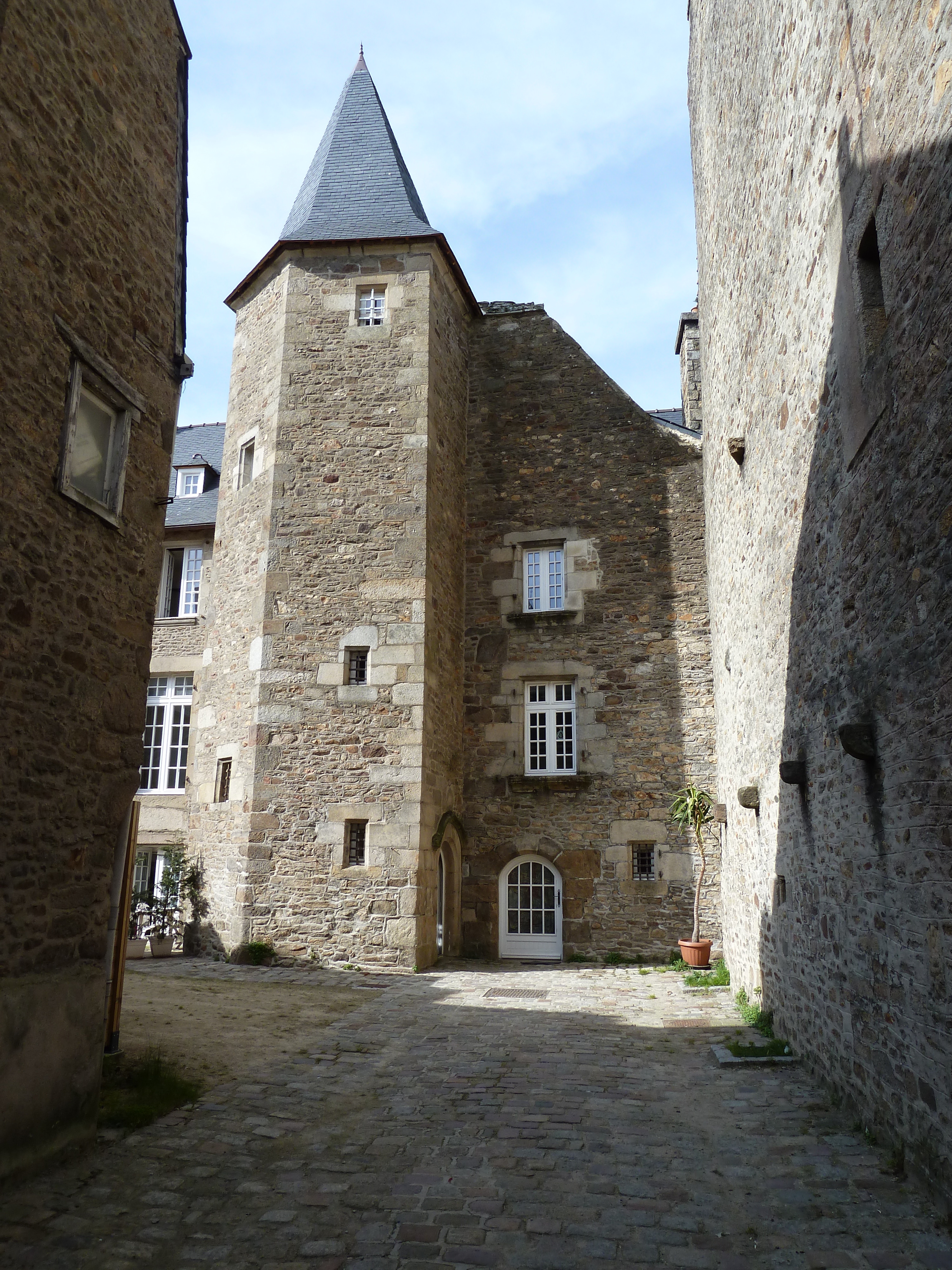 Picture France Dinan 2010-04 50 - Tour Dinan