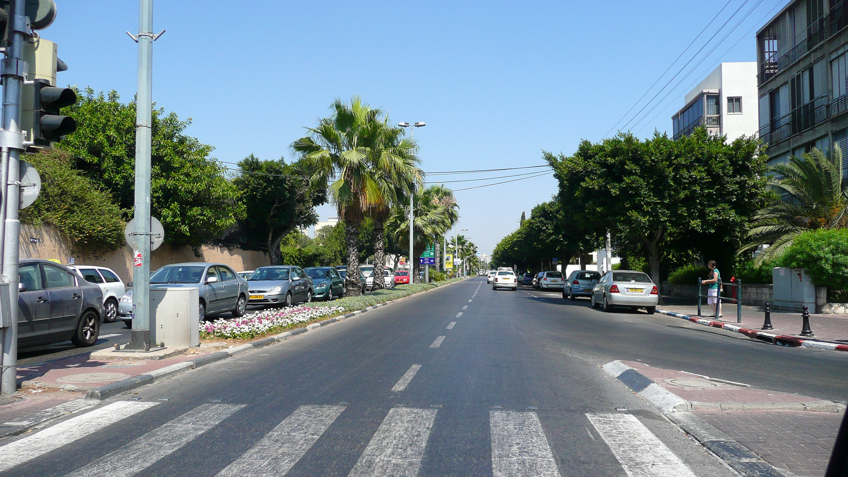 Picture Israel Tel Aviv Ibn Gvirol Street 2007-06 10 - Discovery Ibn Gvirol Street