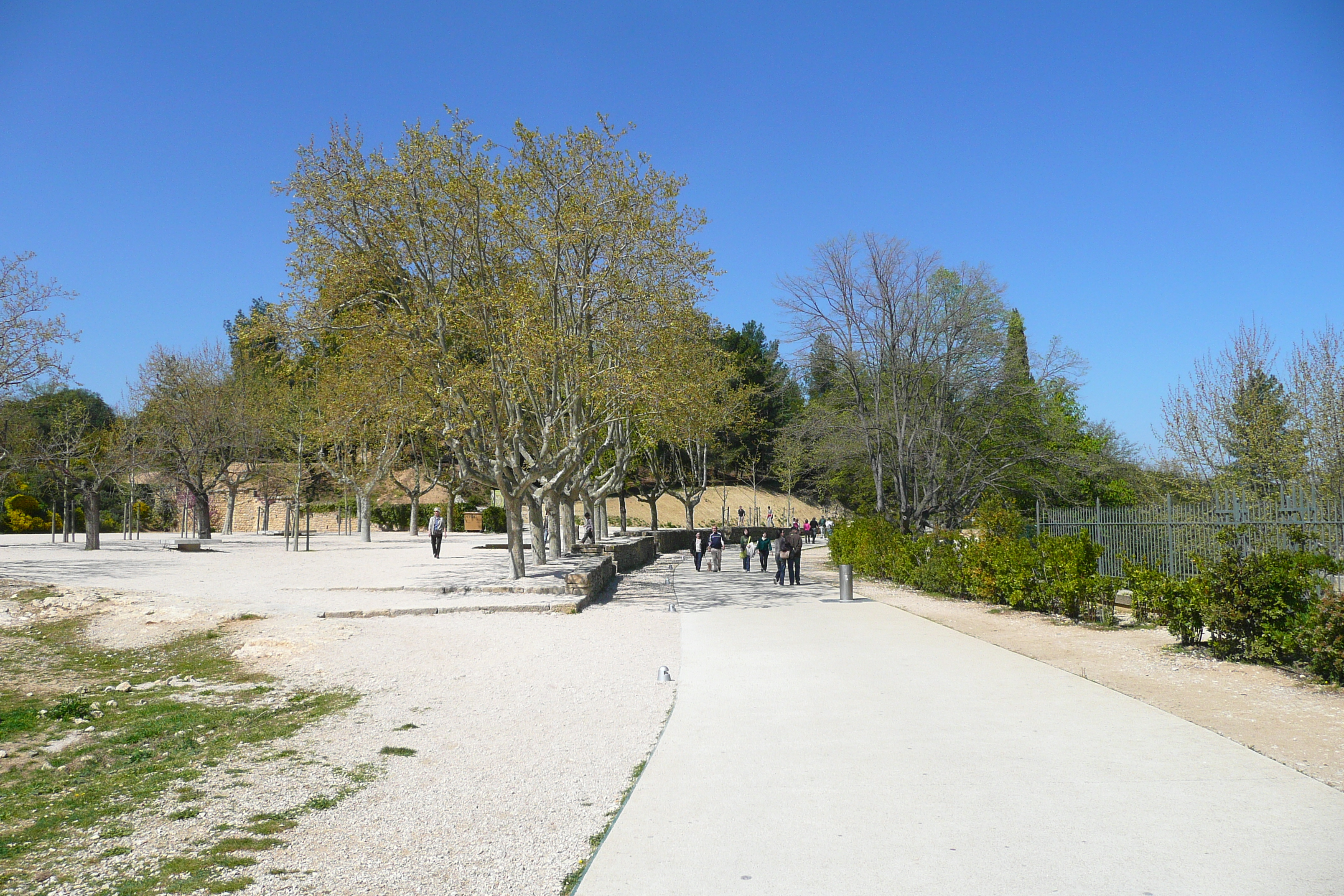 Picture France Pont du Gard 2008-04 9 - Tours Pont du Gard