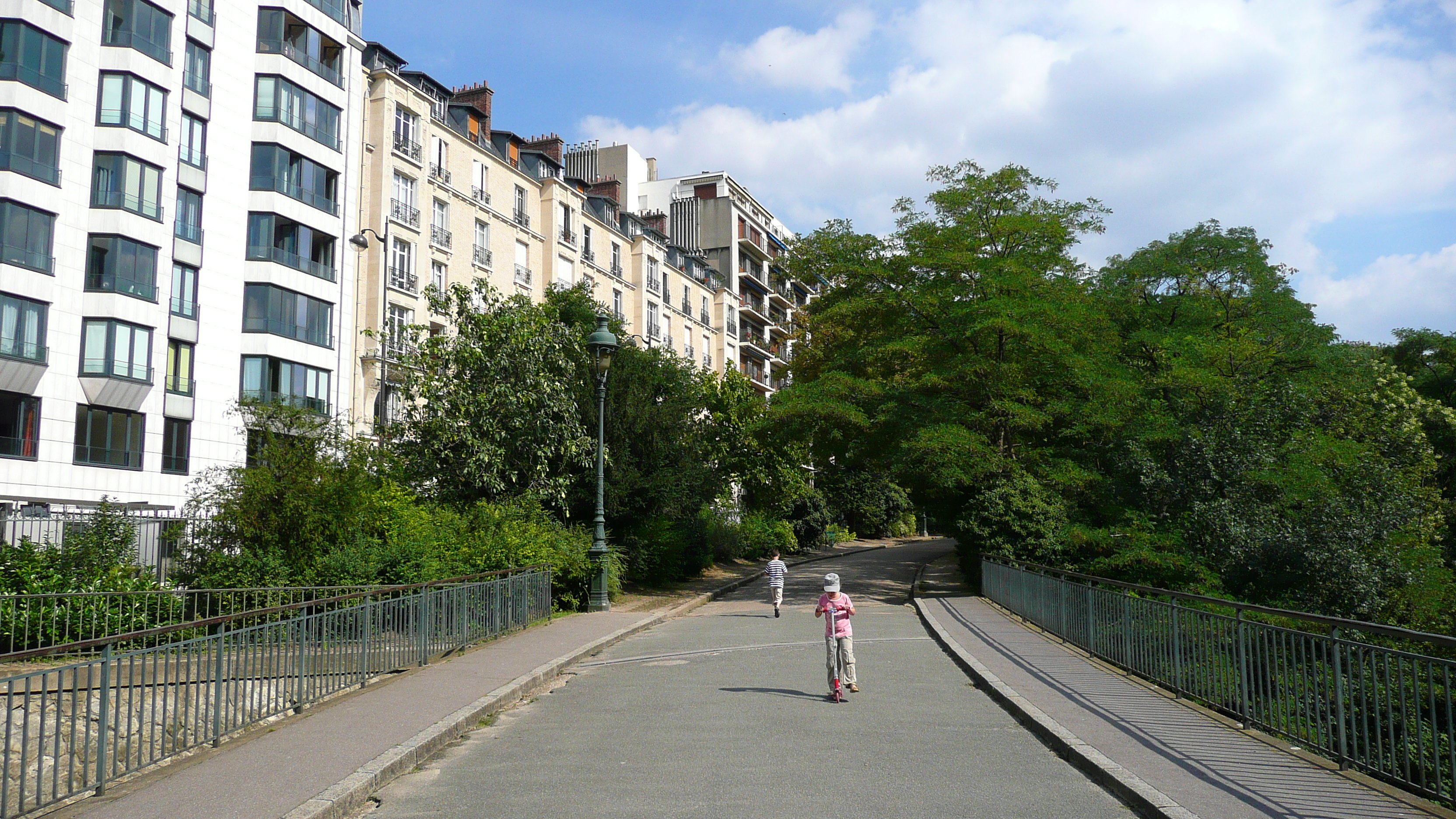 Picture France Paris Parc des Butes Chaumont 2007-08 113 - Around Parc des Butes Chaumont