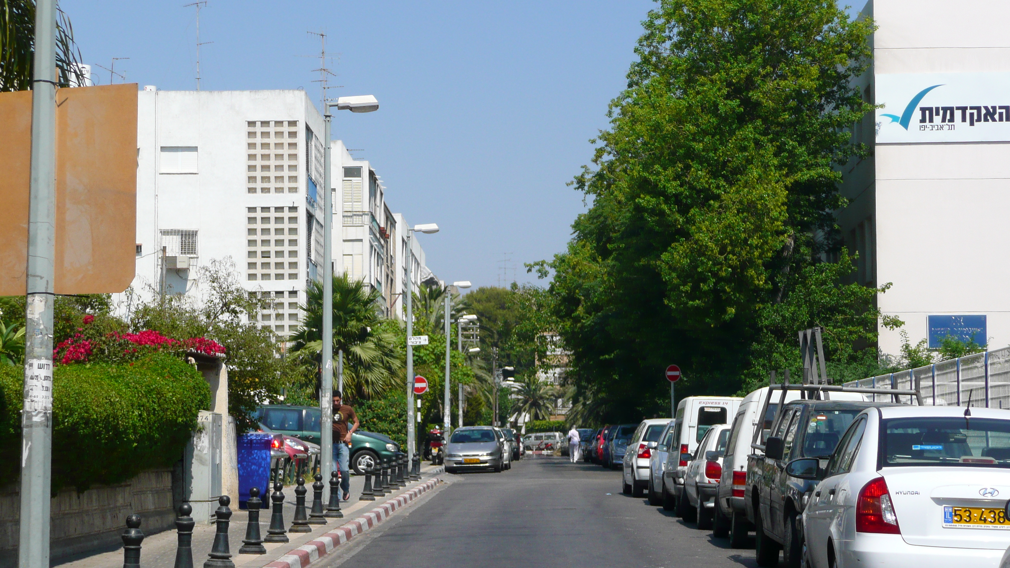 Picture Israel Tel Aviv Ibn Gvirol Street 2007-06 46 - Center Ibn Gvirol Street