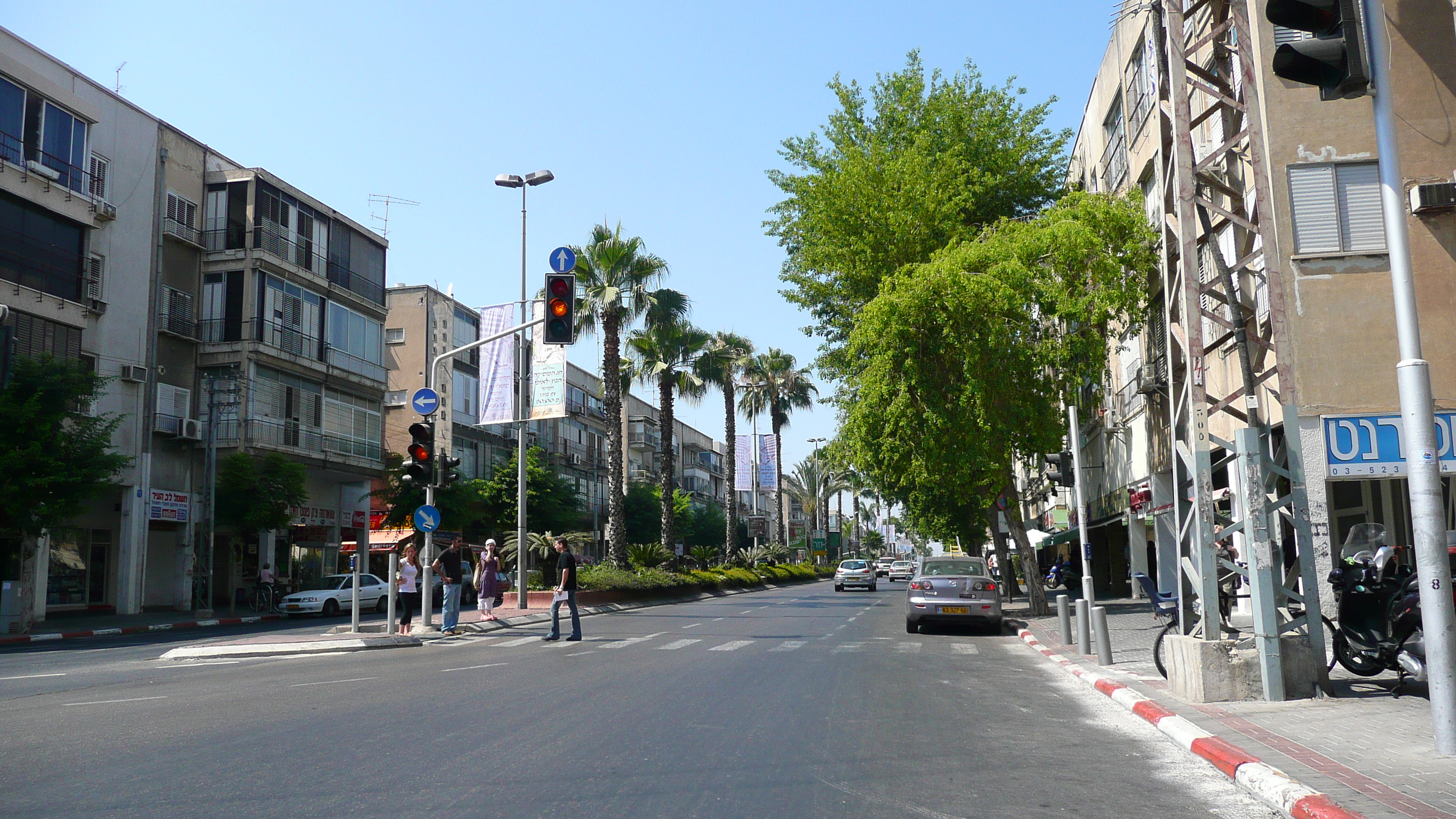 Picture Israel Tel Aviv Ibn Gvirol Street 2007-06 40 - Recreation Ibn Gvirol Street