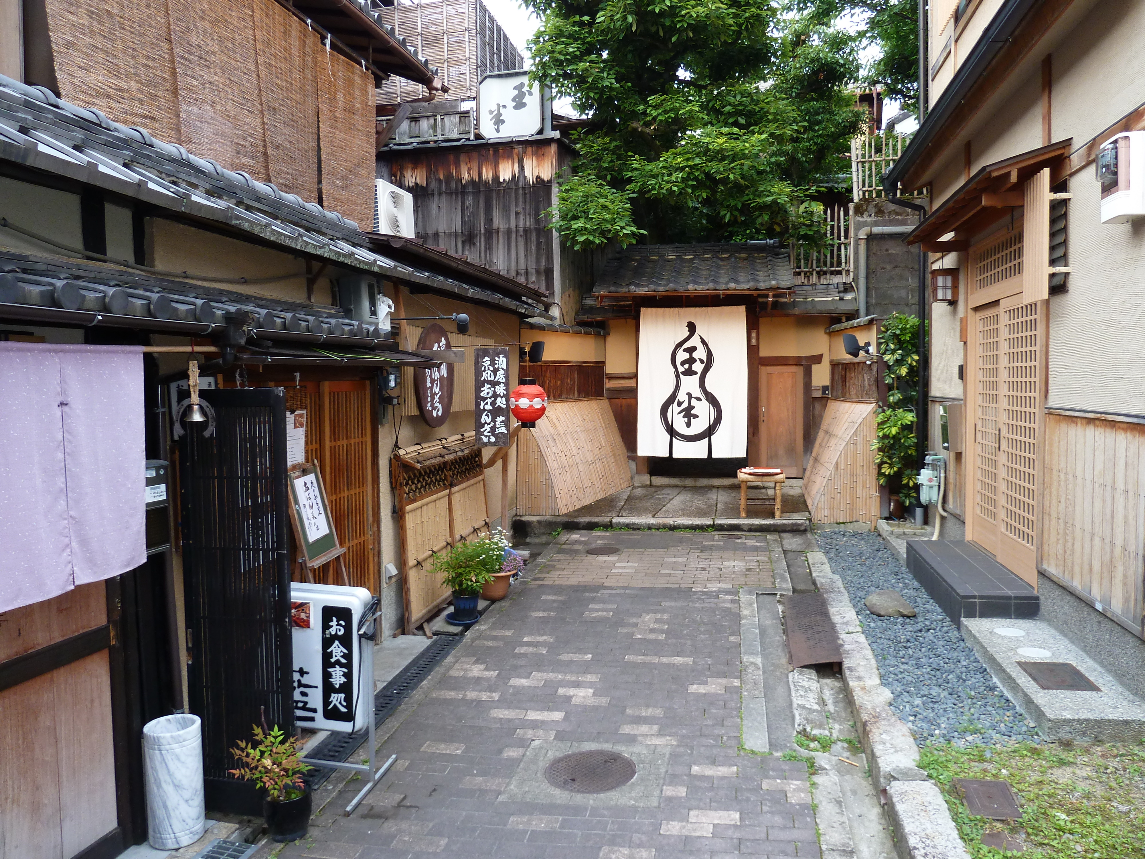 Picture Japan Kyoto Ninenzaka 2010-06 90 - Center Ninenzaka