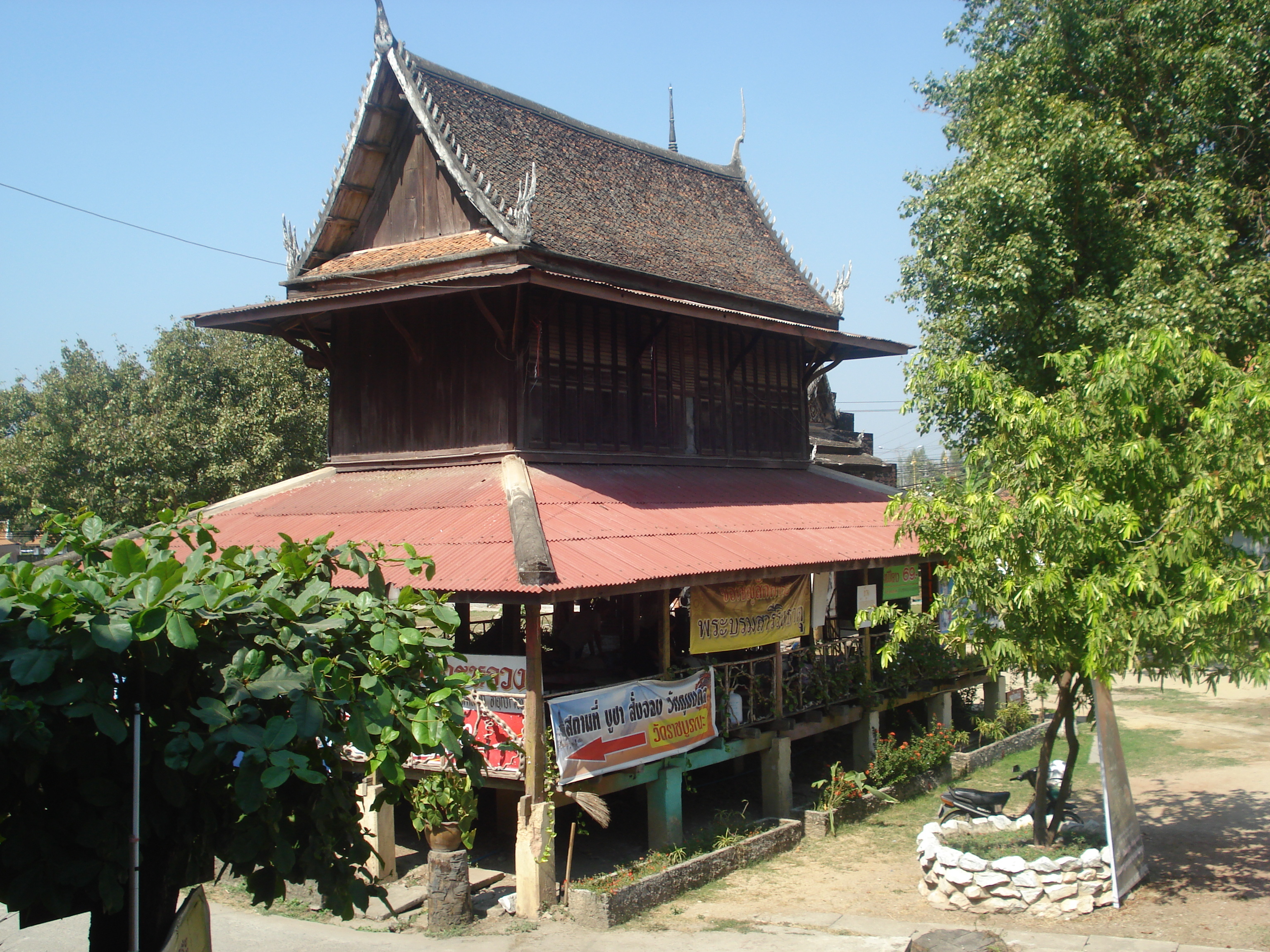 Picture Thailand Phitsanulok Wat Ratcha Bhurana 2008-01 10 - Recreation Wat Ratcha Bhurana