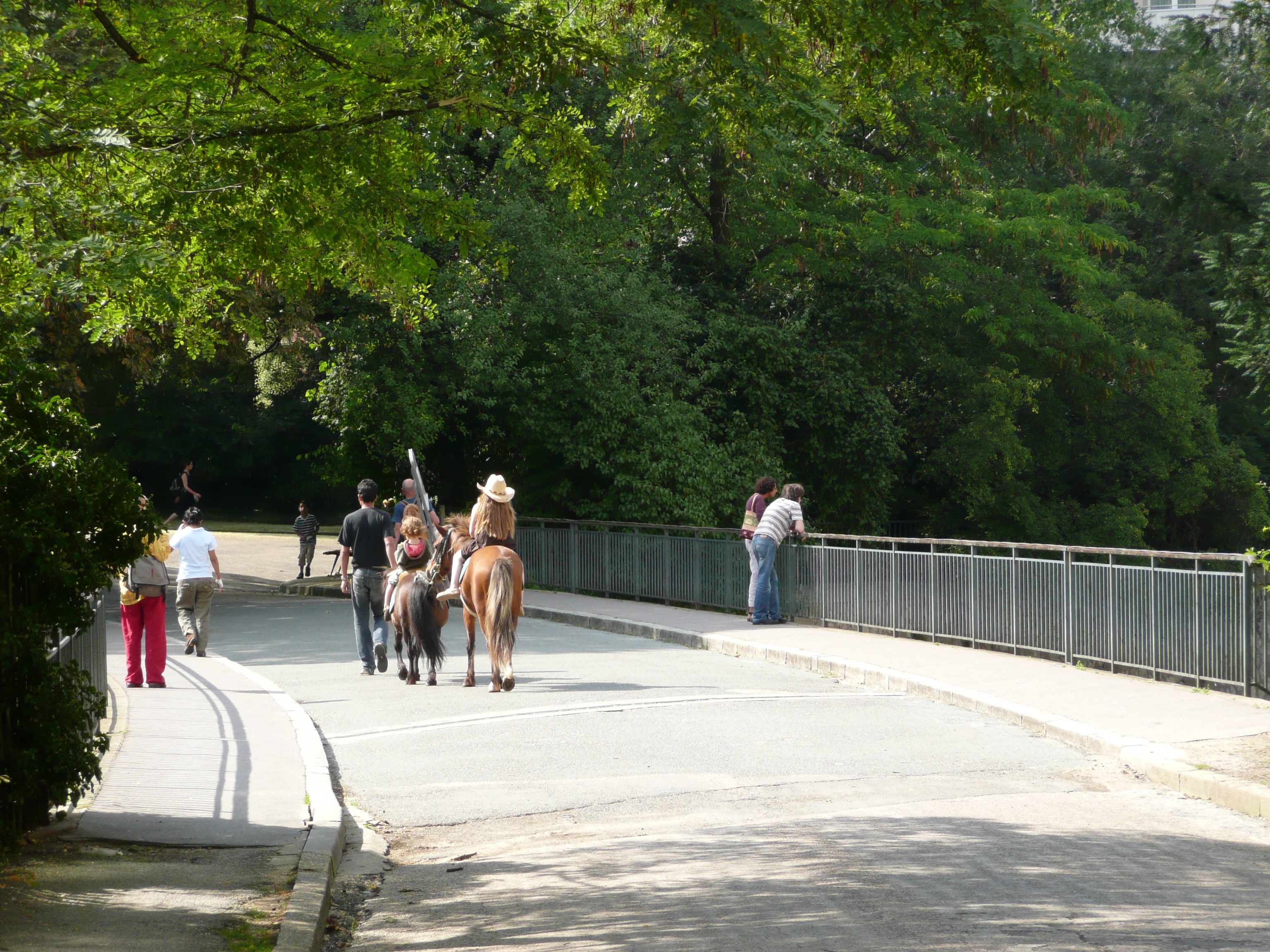 Picture France Paris Parc des Butes Chaumont 2007-08 44 - Around Parc des Butes Chaumont