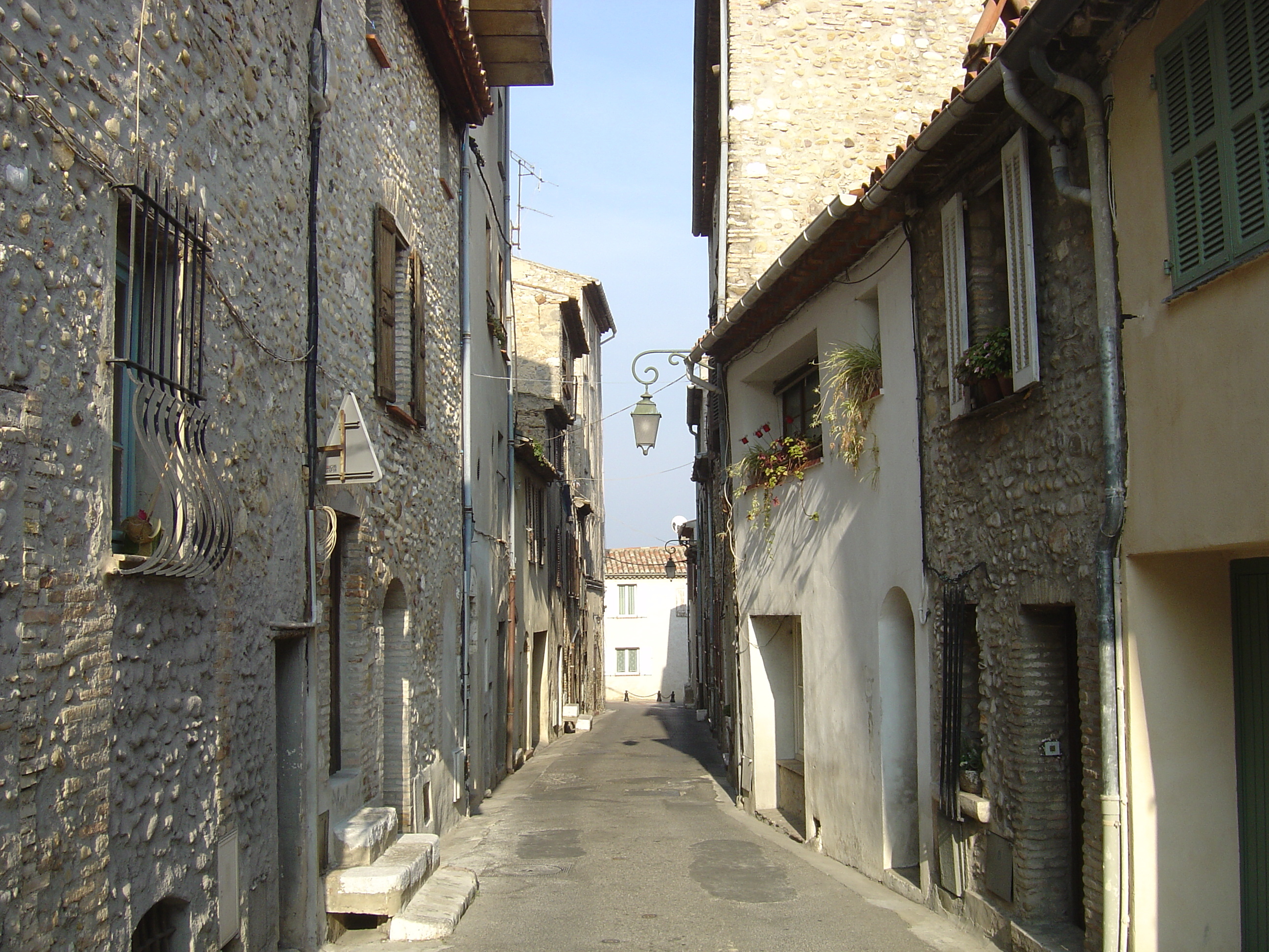 Picture France Les Hauts de Cagnes 2006-01 74 - Tour Les Hauts de Cagnes