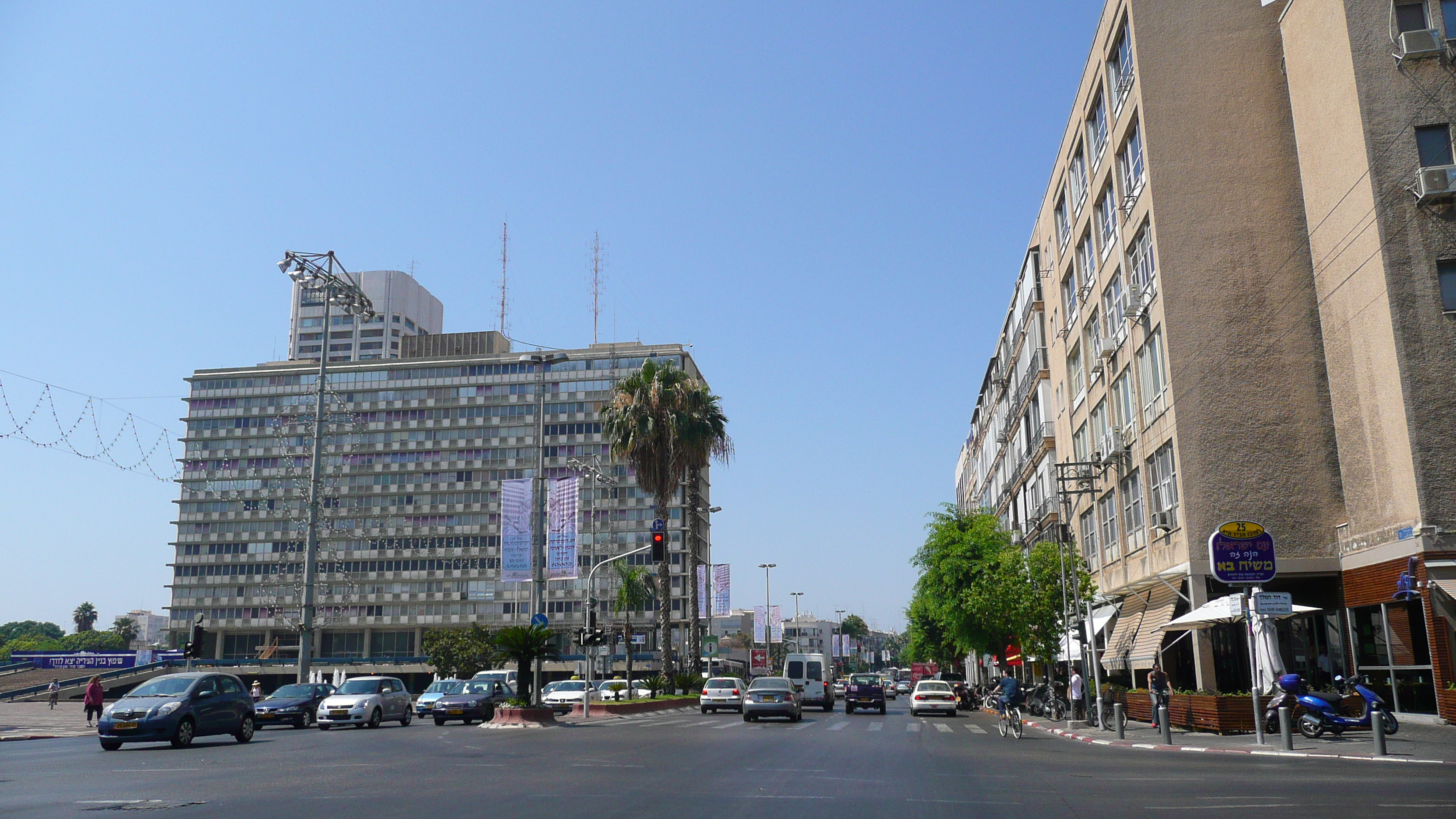 Picture Israel Tel Aviv Ibn Gvirol Street 2007-06 39 - Center Ibn Gvirol Street