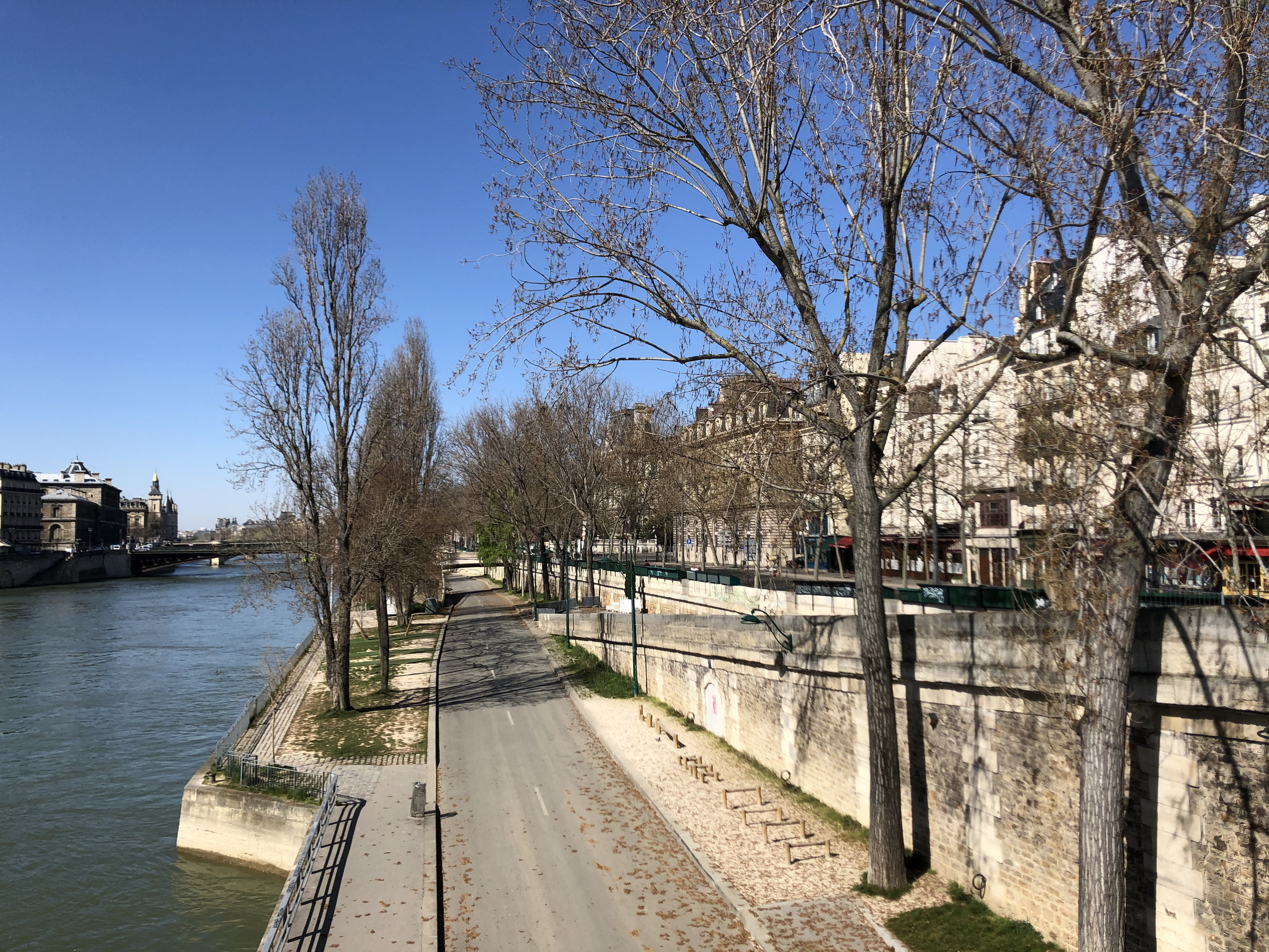 Picture France Paris lockdown 2020-03 27 - Tour Paris lockdown