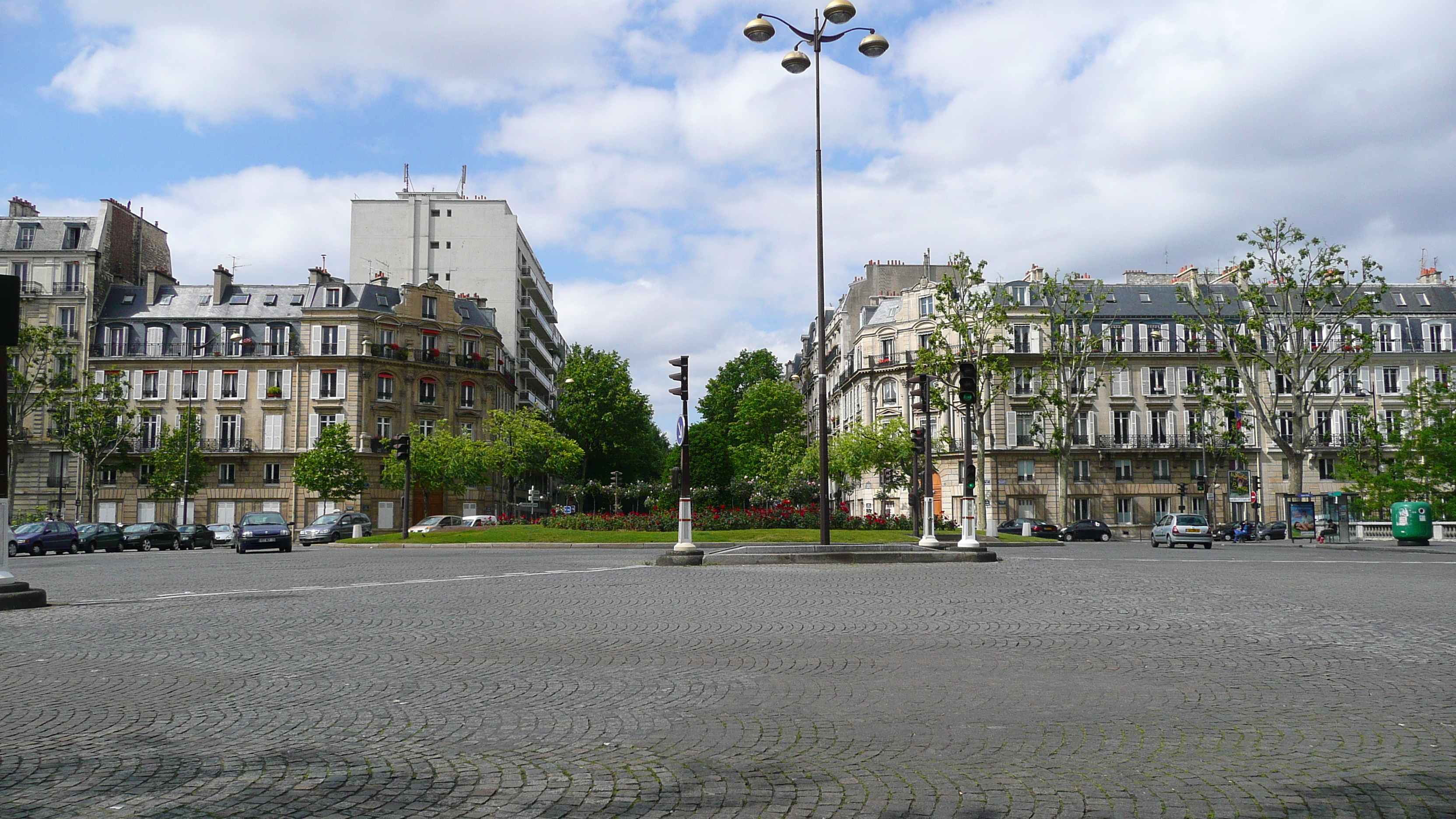 Picture France Paris 17th Arrondissement Place Wagram 2007-05 10 - Discovery Place Wagram