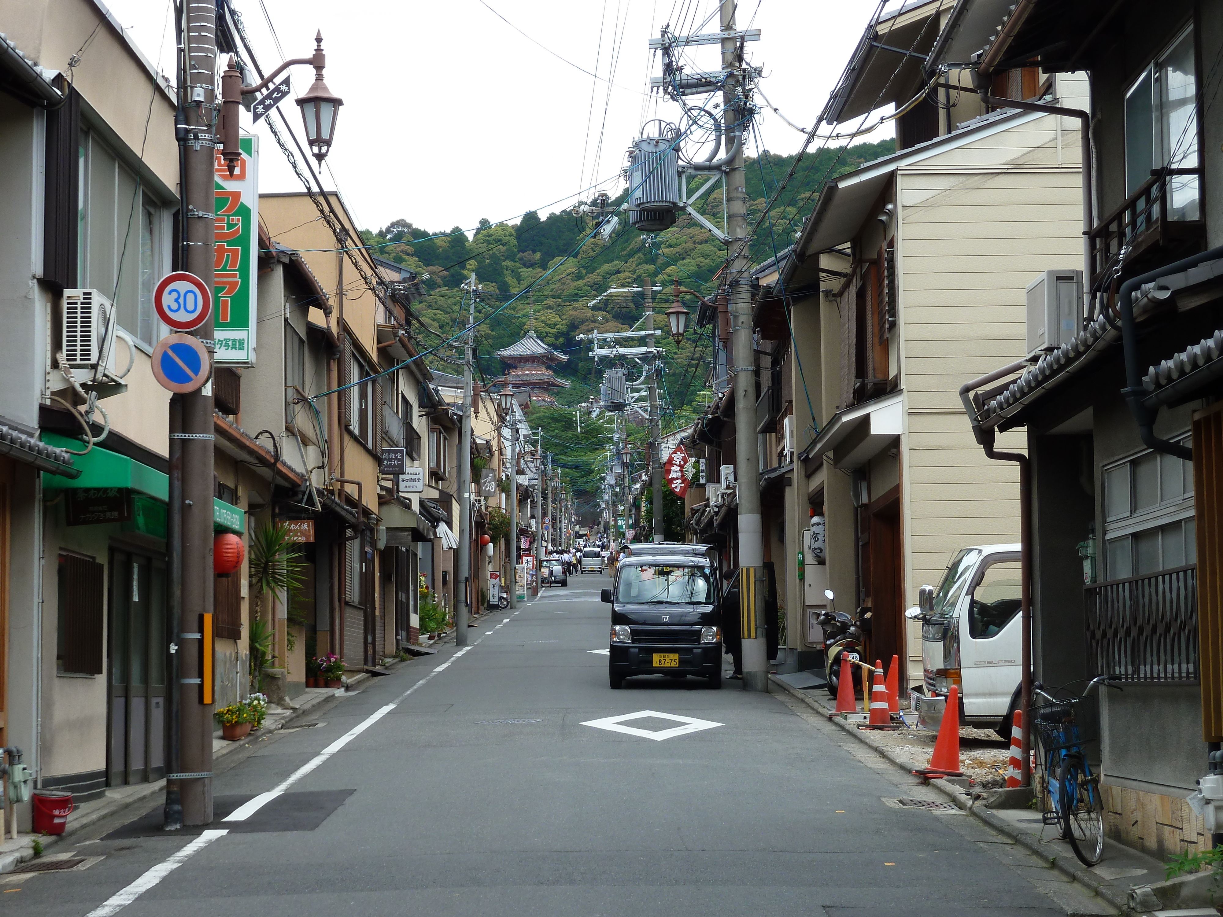 Picture Japan Kyoto Kiyomisuzaka 2010-06 3 - Around Kiyomisuzaka