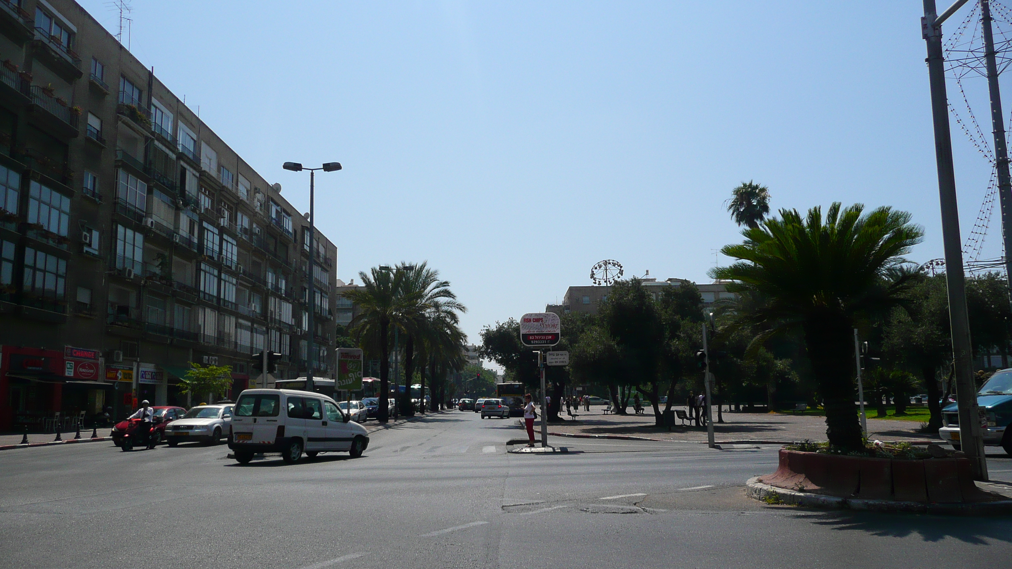 Picture Israel Tel Aviv Ibn Gvirol Street 2007-06 20 - Tour Ibn Gvirol Street