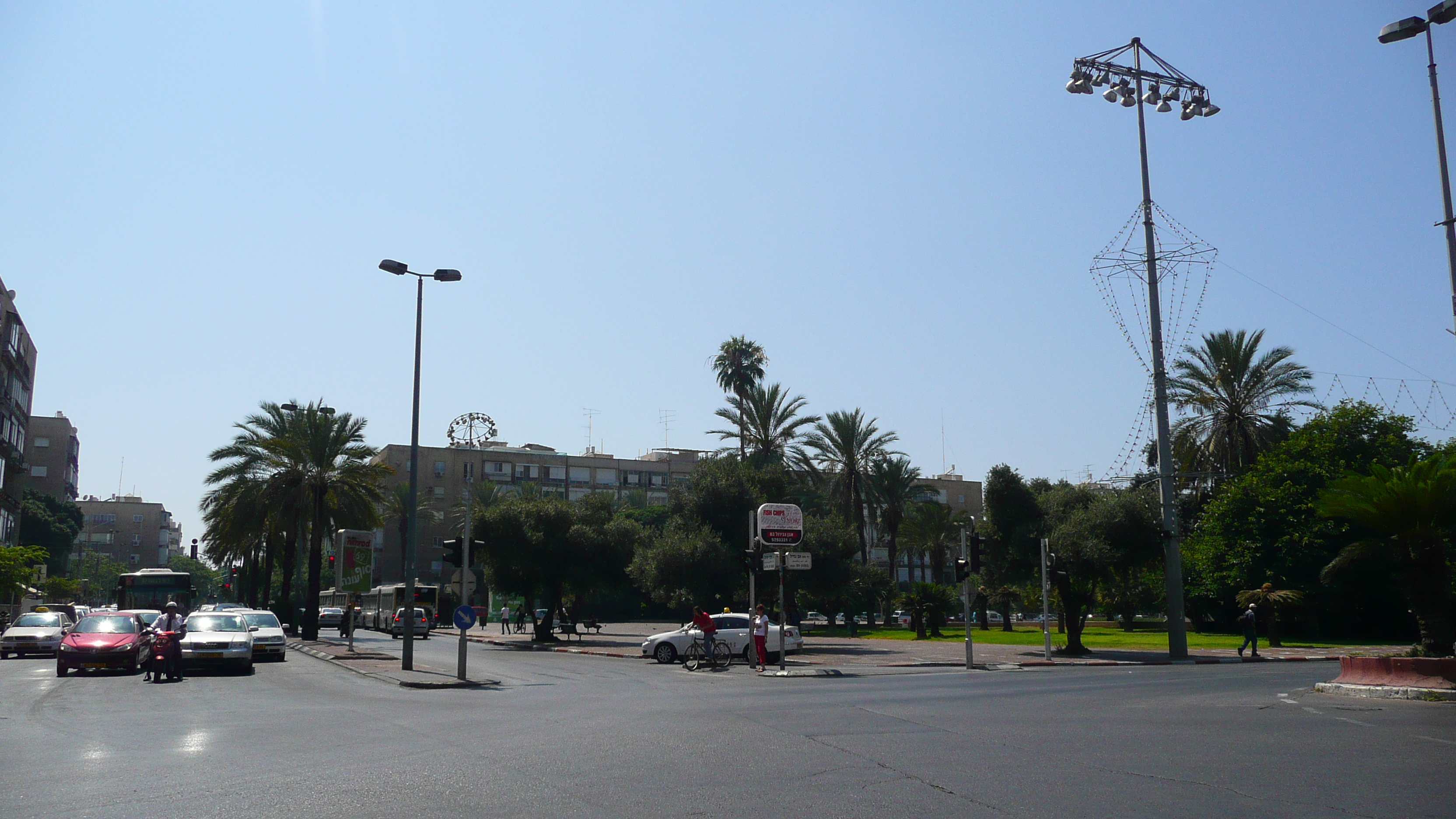 Picture Israel Tel Aviv Ibn Gvirol Street 2007-06 53 - History Ibn Gvirol Street