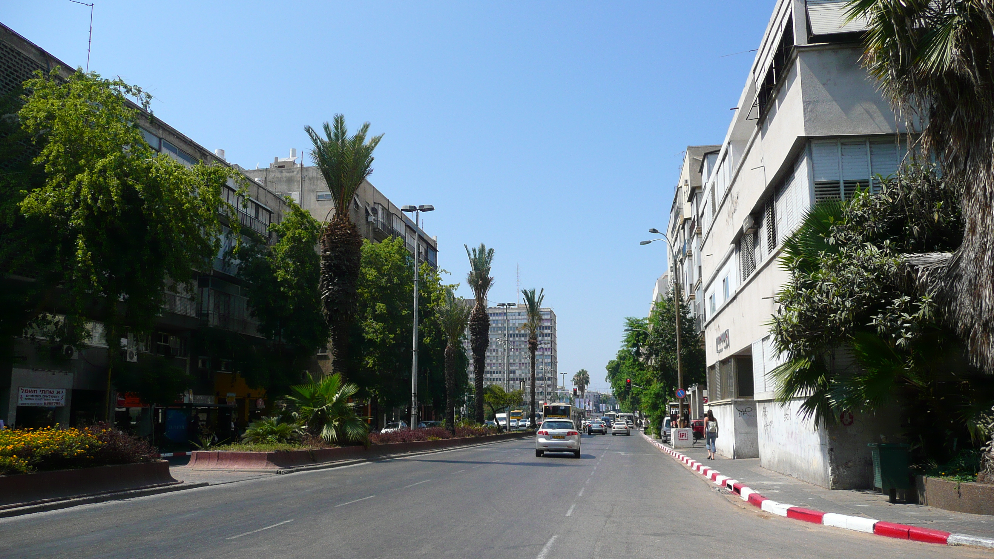 Picture Israel Tel Aviv Ibn Gvirol Street 2007-06 45 - Around Ibn Gvirol Street