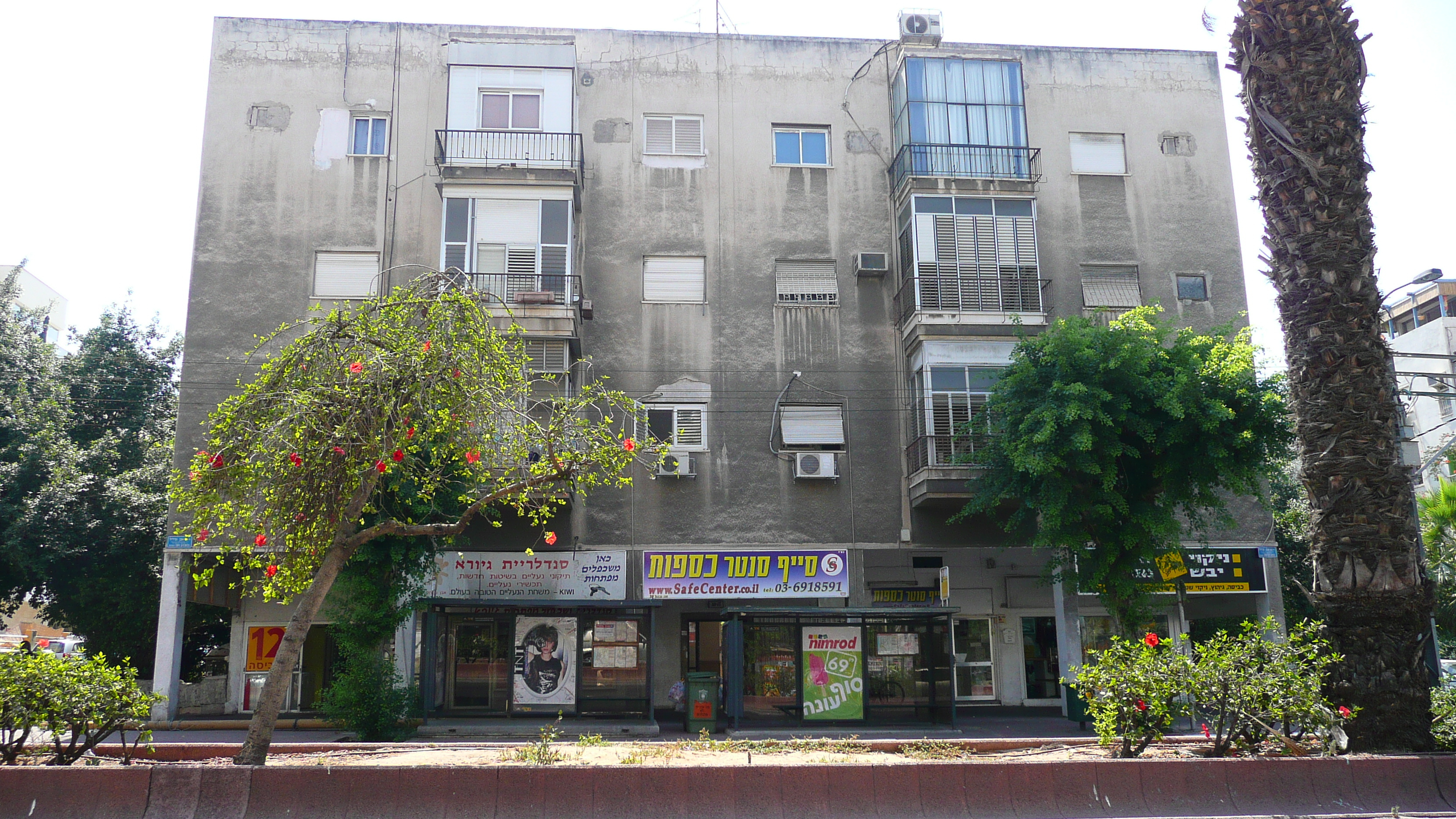 Picture Israel Tel Aviv Ibn Gvirol Street 2007-06 42 - Tours Ibn Gvirol Street