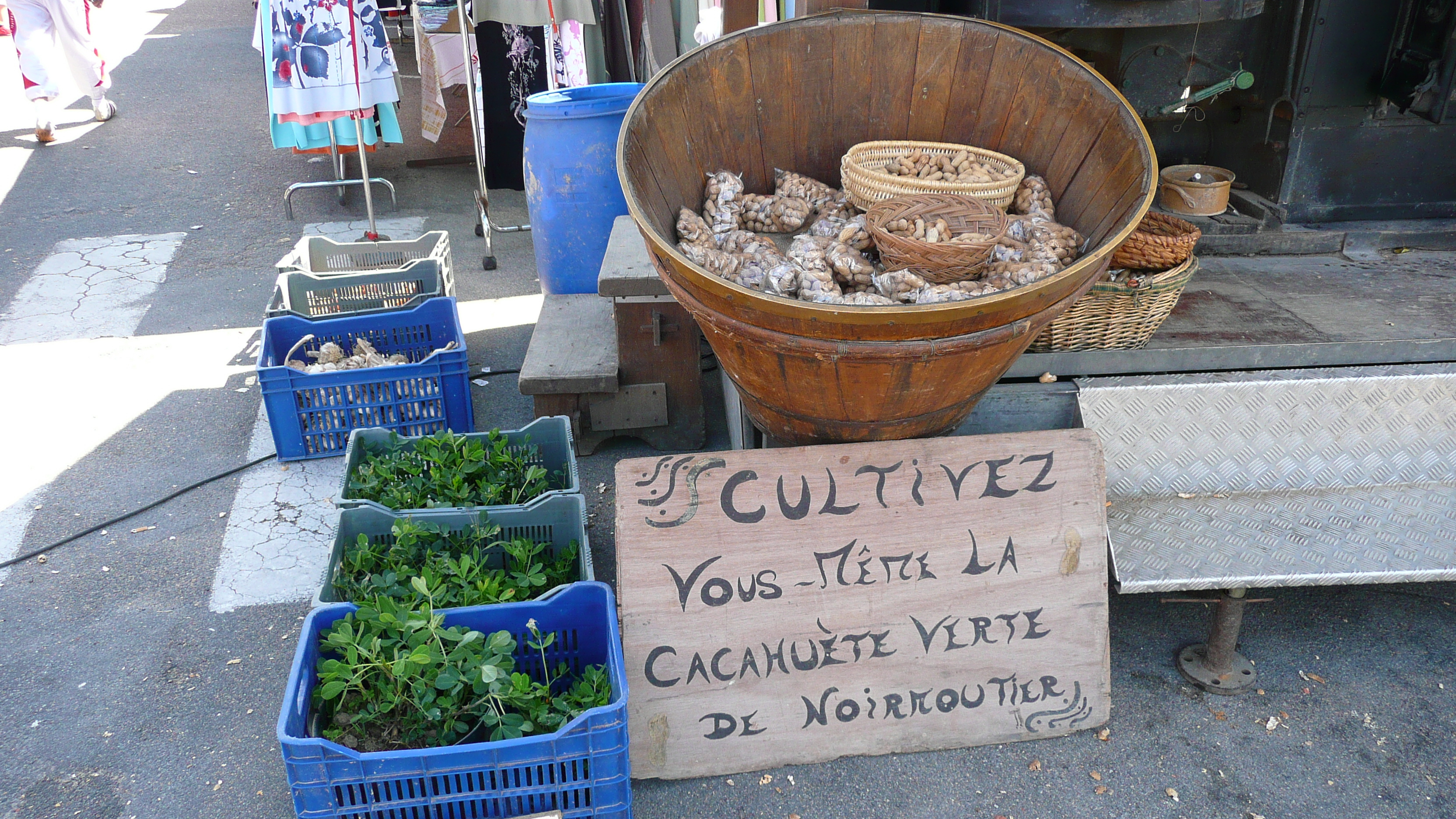 Picture France Prefailles Market in Prefailles 2007-07 30 - Discovery Market in Prefailles