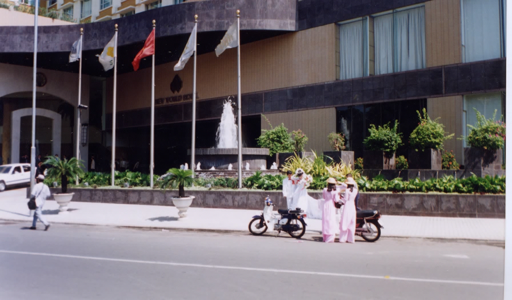 Picture Vietnam Saigon 1995-12 11 - Tours Saigon