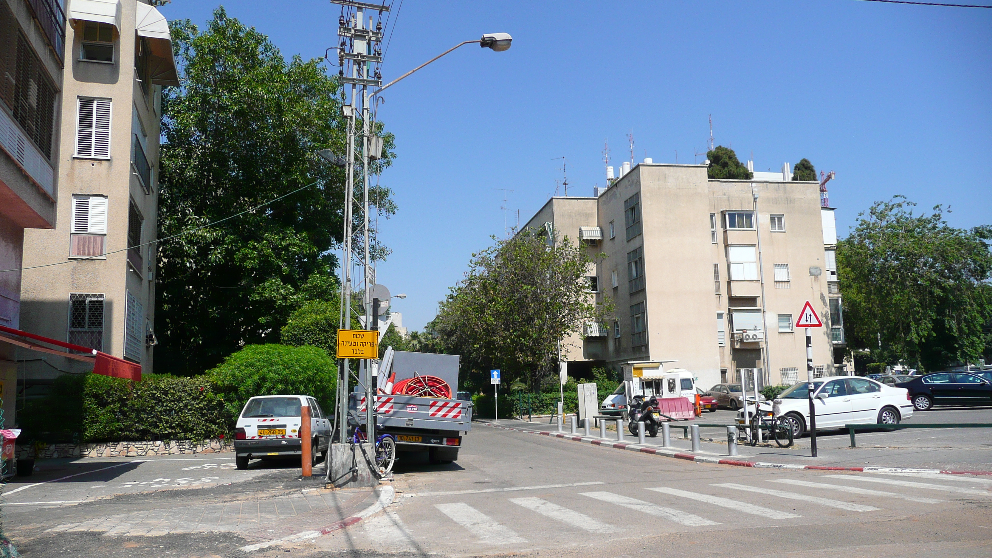 Picture Israel Tel Aviv Ibn Gvirol Street 2007-06 52 - Tour Ibn Gvirol Street