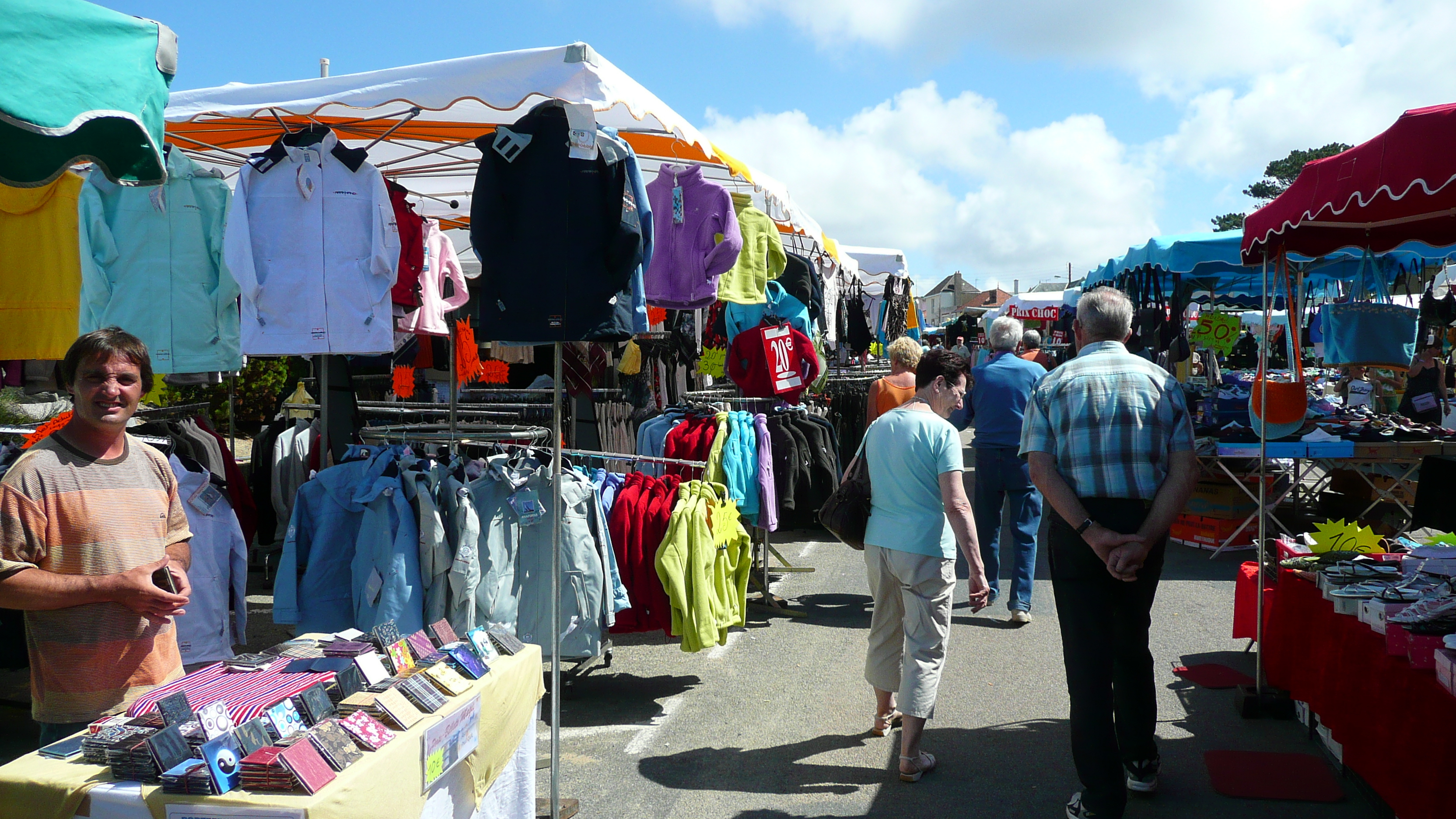 Picture France Prefailles Market in Prefailles 2007-07 2 - Discovery Market in Prefailles