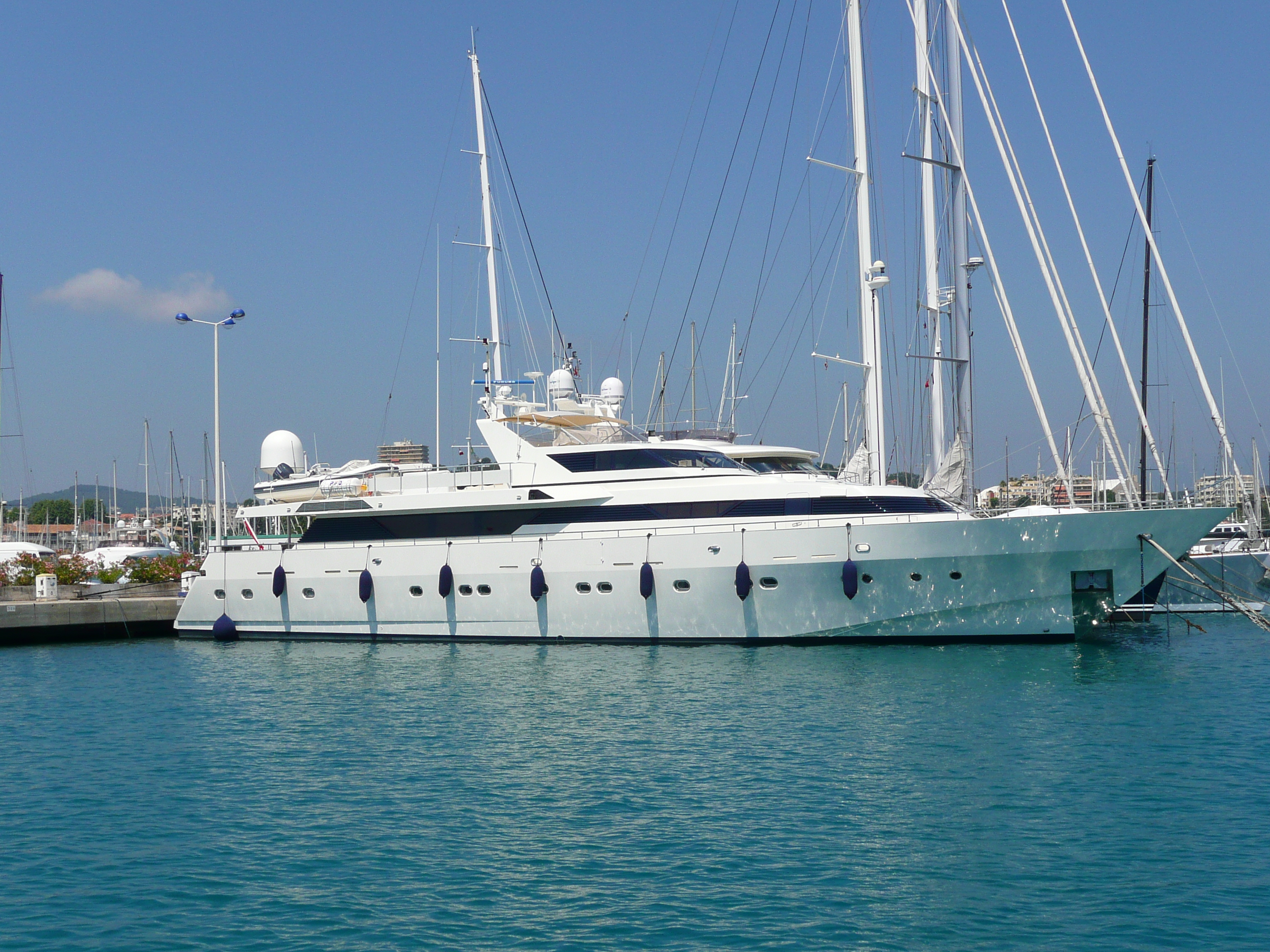 Picture France Antibes Port Vauban 2007-07 16 - Center Port Vauban