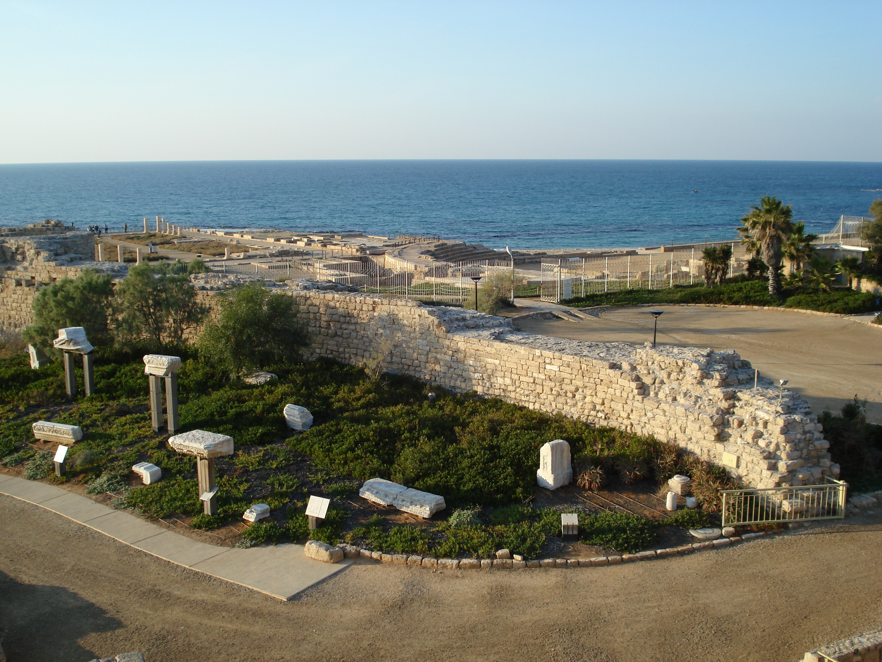 Picture Israel Caesarea 2006-12 145 - Recreation Caesarea