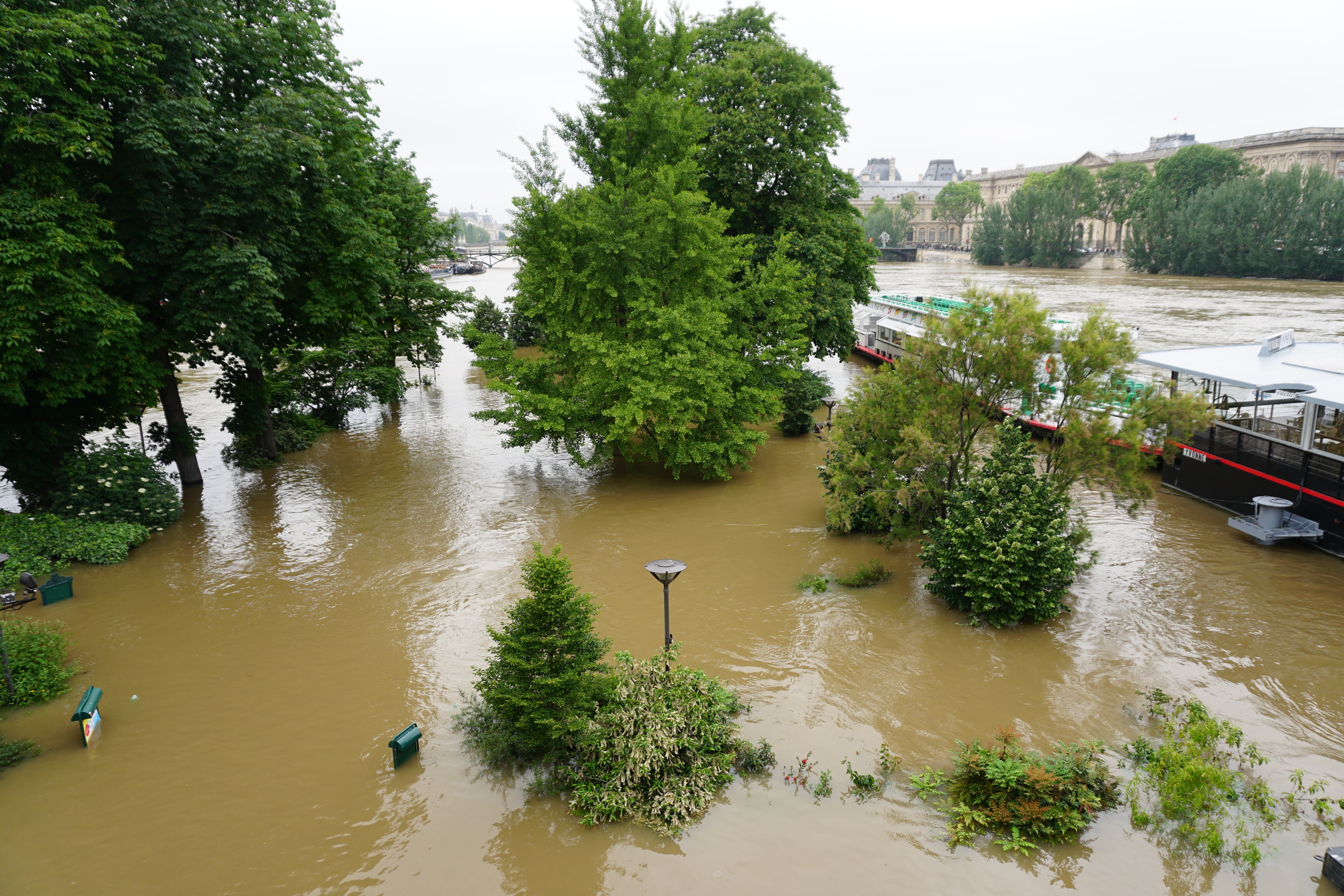 Picture France Paris Seine river 2016-06 61 - Around Seine river