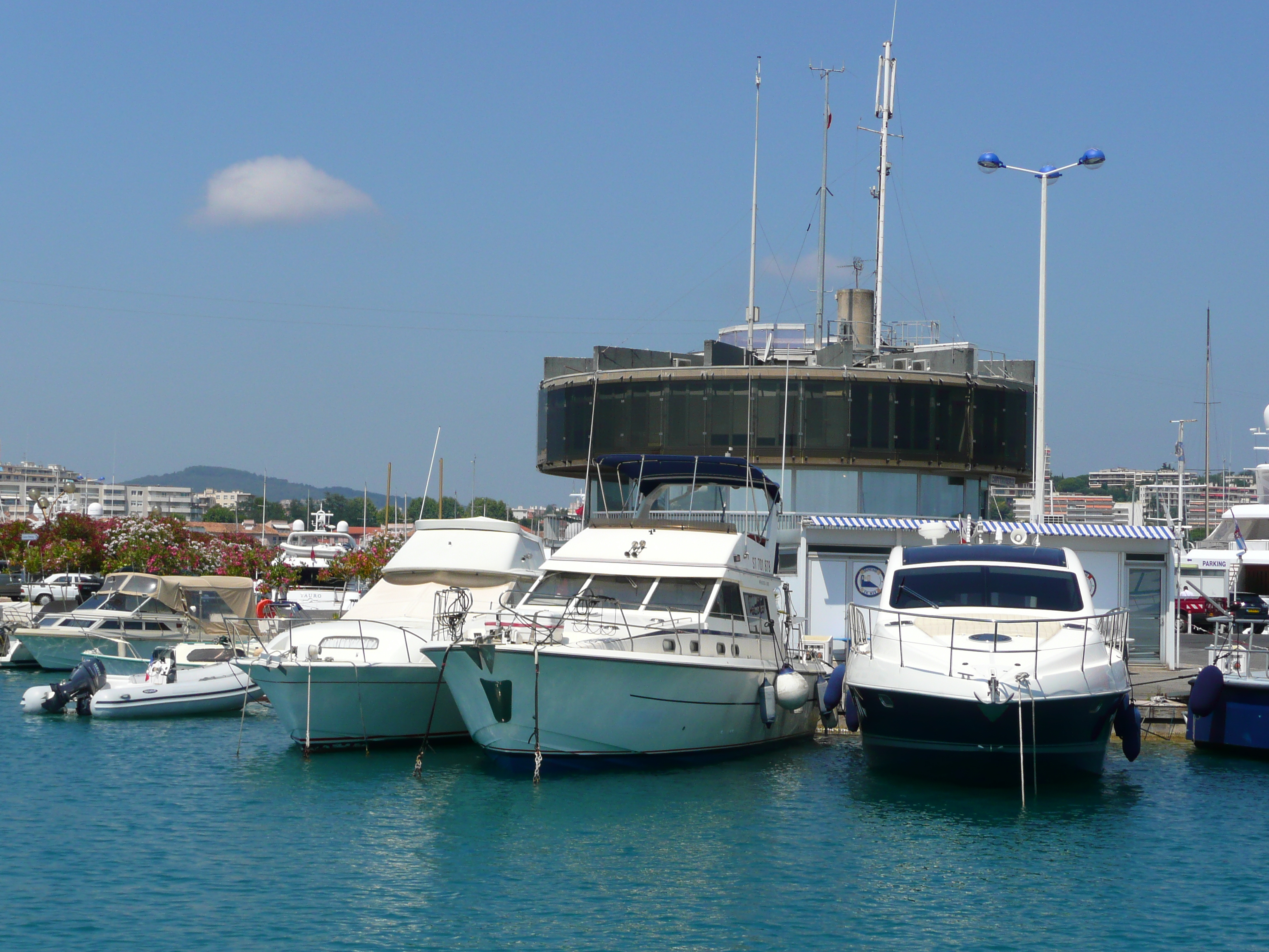 Picture France Antibes Port Vauban 2007-07 15 - Around Port Vauban