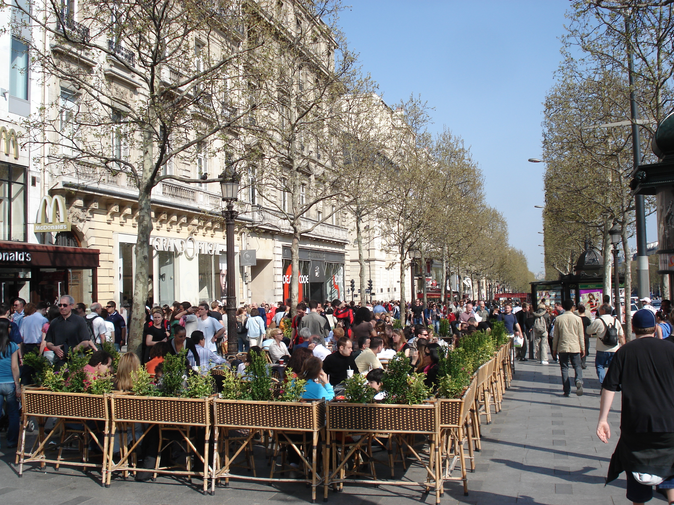 Picture France Paris Champs Elysees 2006-04 36 - Center Champs Elysees