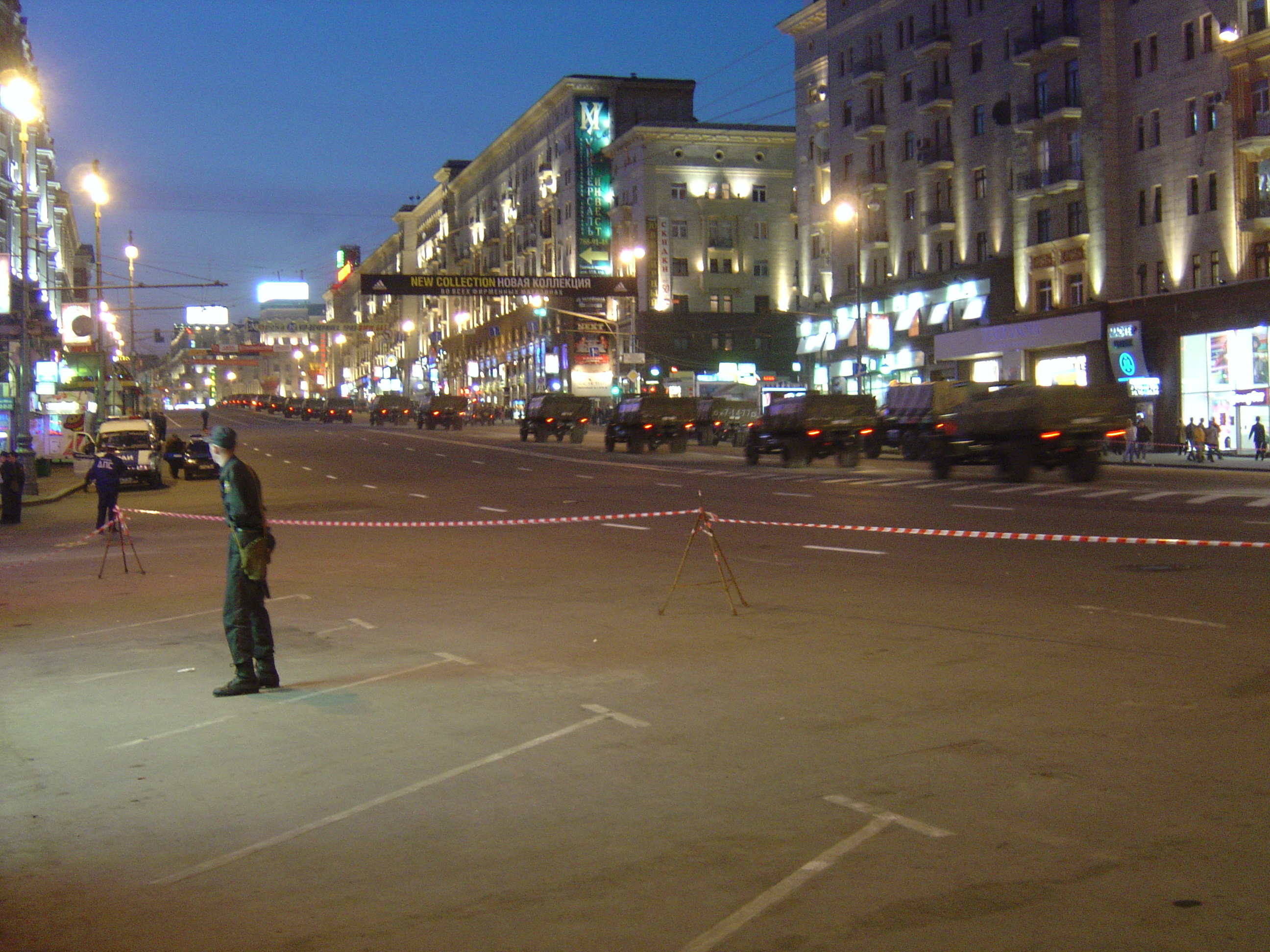 Picture Russia Moscow Tverskaja Street 2005-04 56 - Tour Tverskaja Street