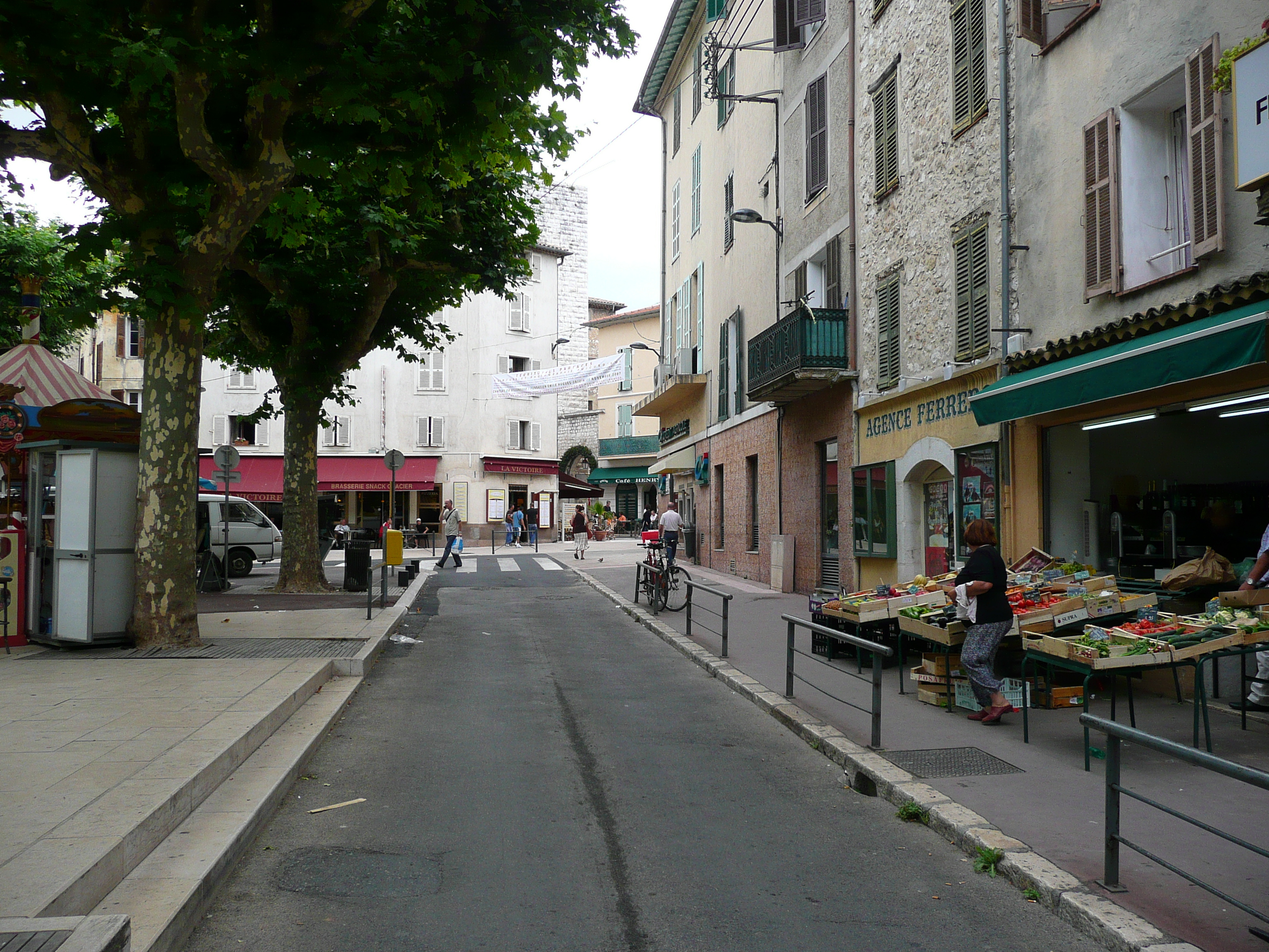 Picture France Vence Place du Grand Jardin 2007-07 22 - Tours Place du Grand Jardin