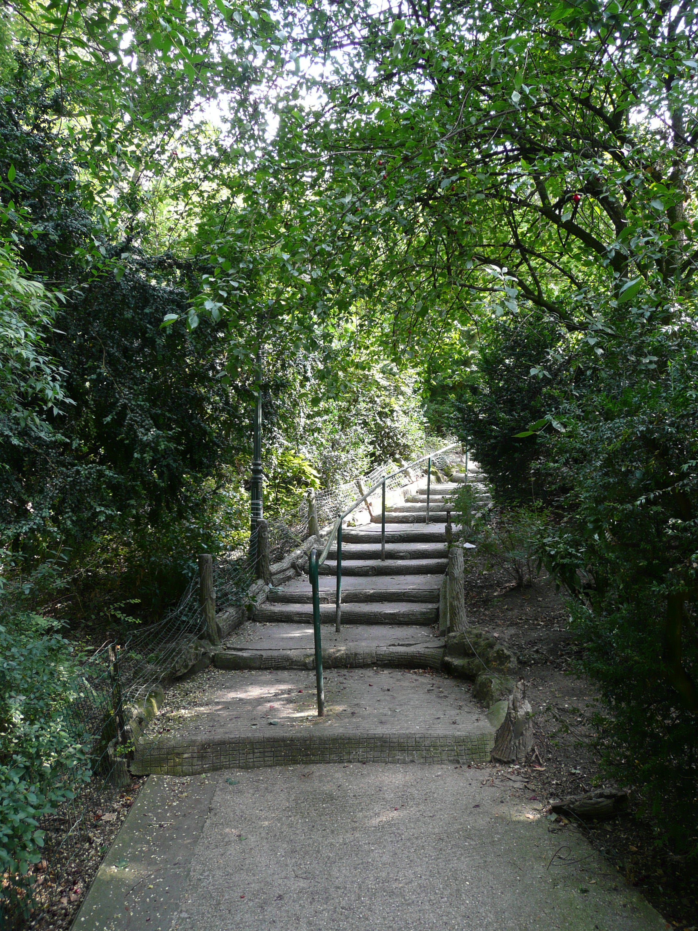 Picture France Paris Parc des Butes Chaumont 2007-08 117 - Tour Parc des Butes Chaumont