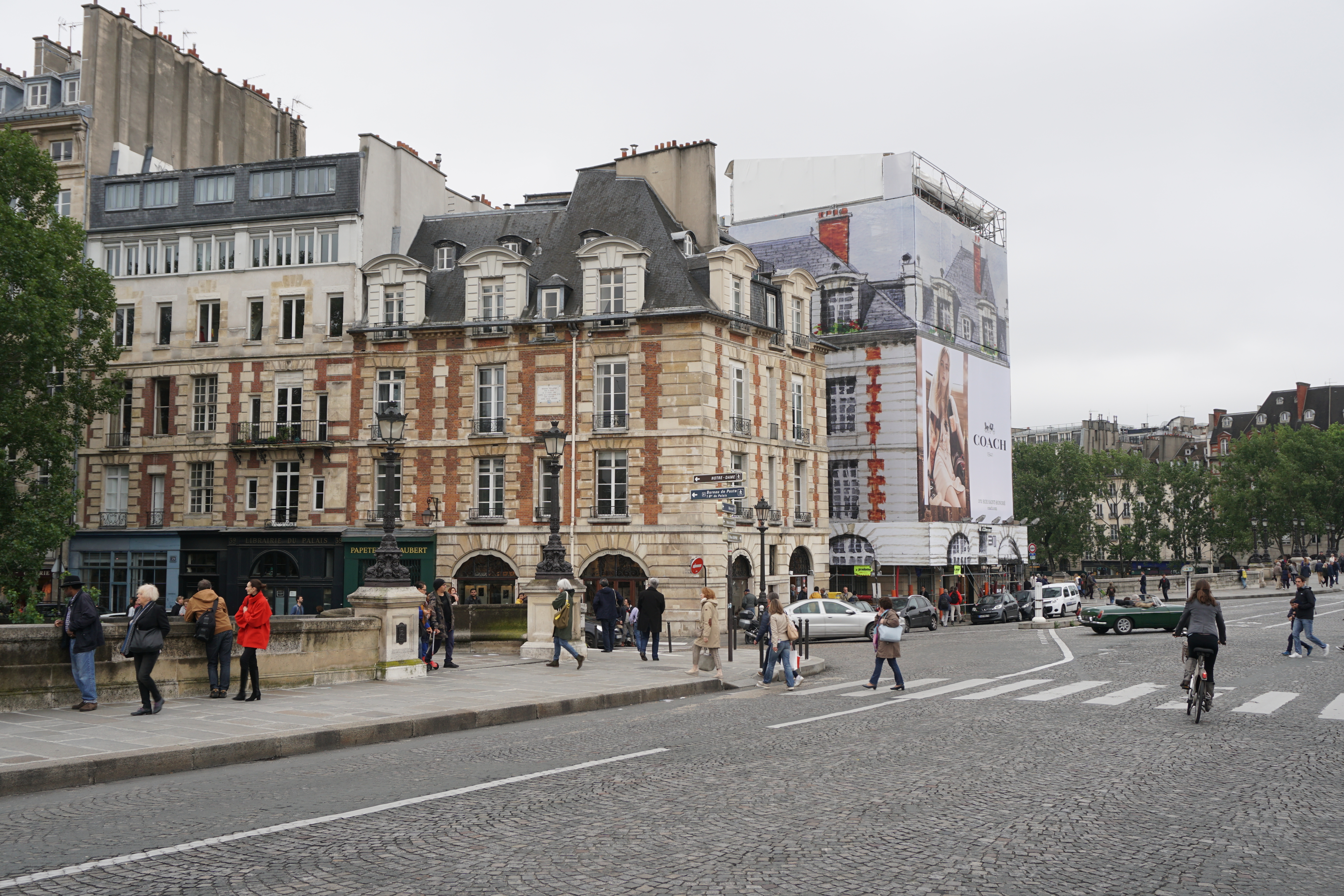 Picture France Paris Seine river 2016-06 44 - Tour Seine river