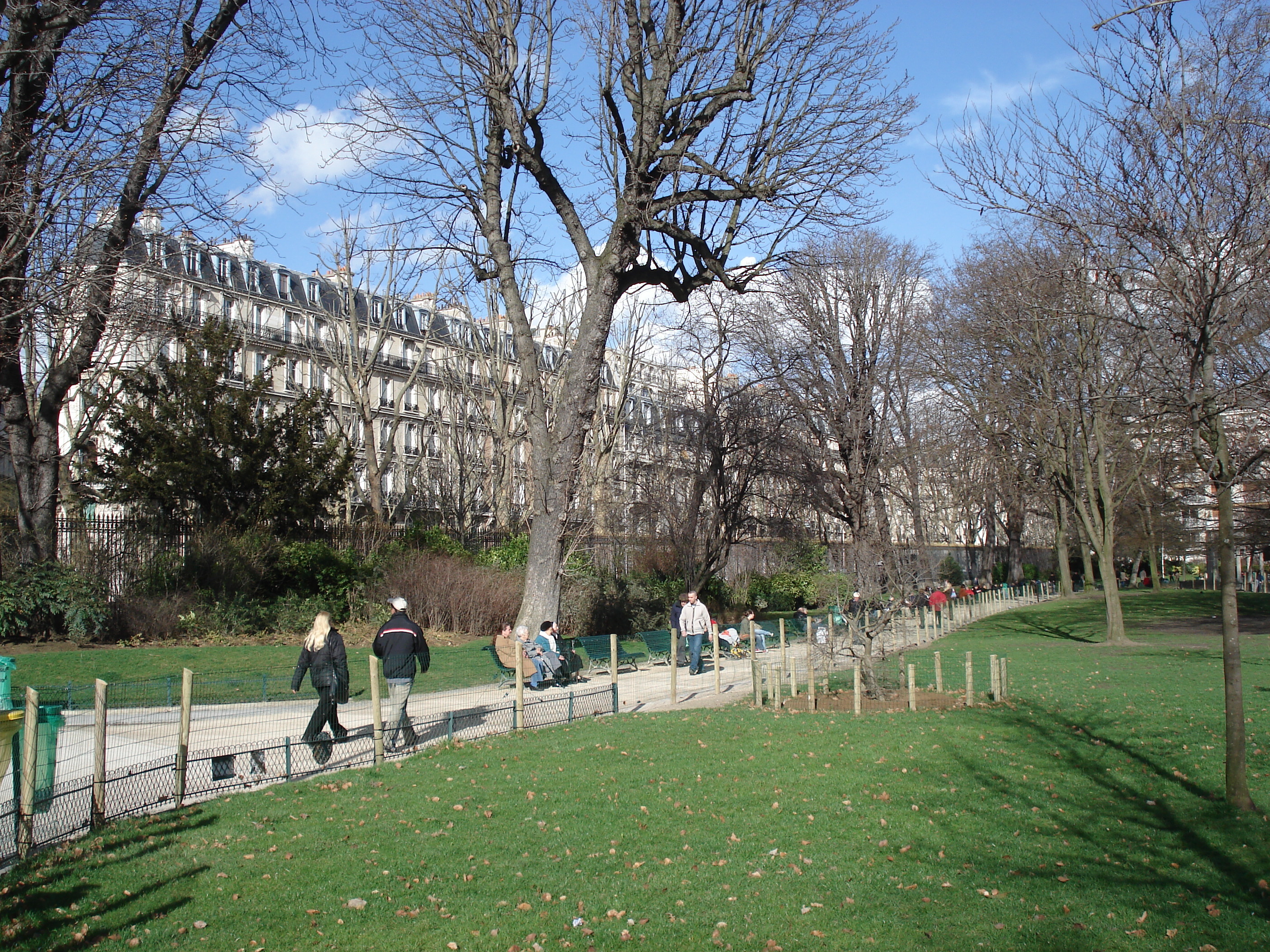 Picture France Paris Monceau Garden 2006-03 15 - Center Monceau Garden