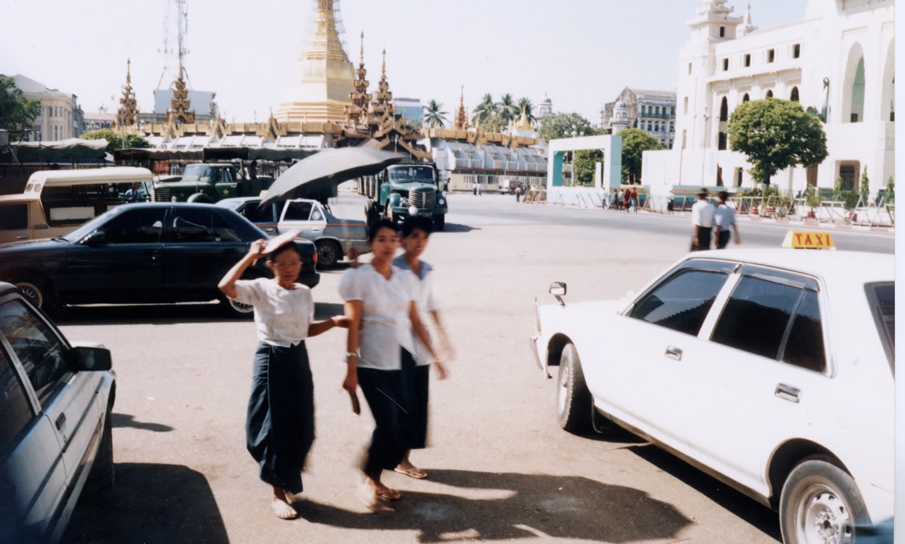 Picture Myanmar Yangon 1998-01 8 - Journey Yangon