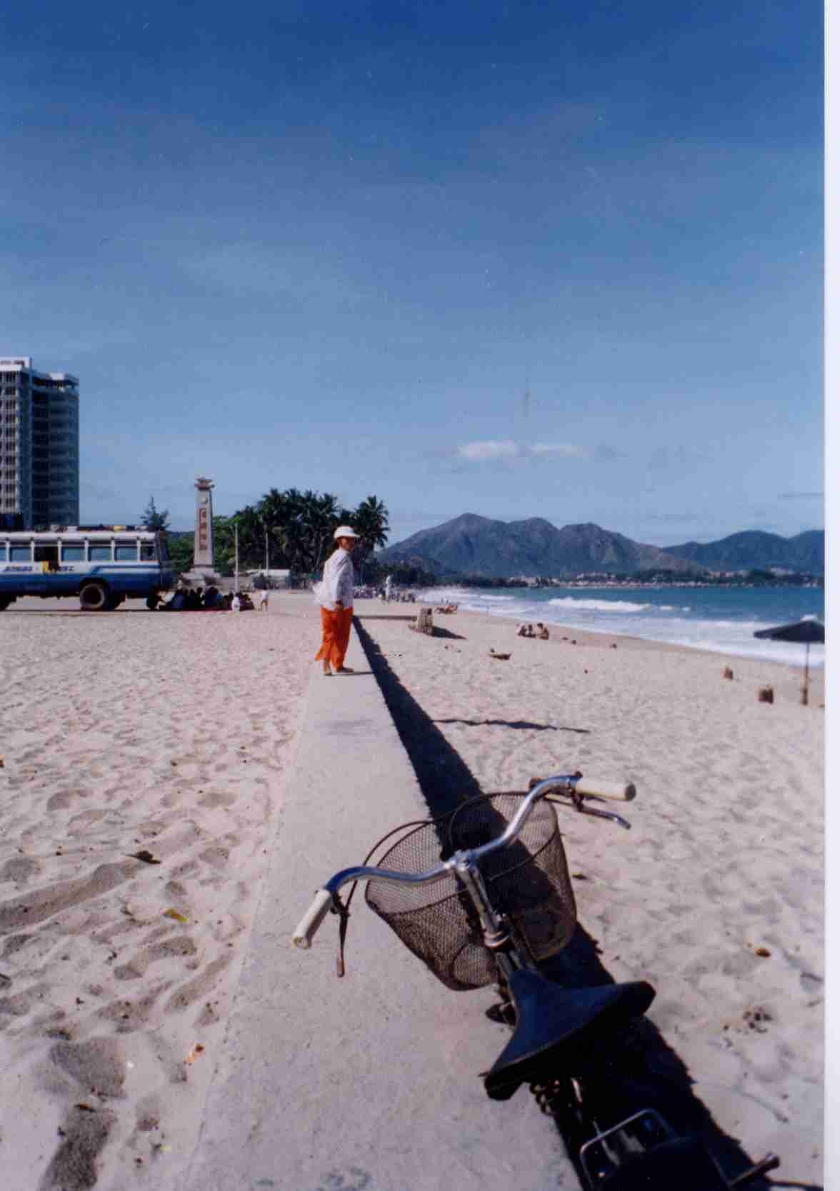 Picture Vietnam Na Trang 1995-12 24 - Journey Na Trang