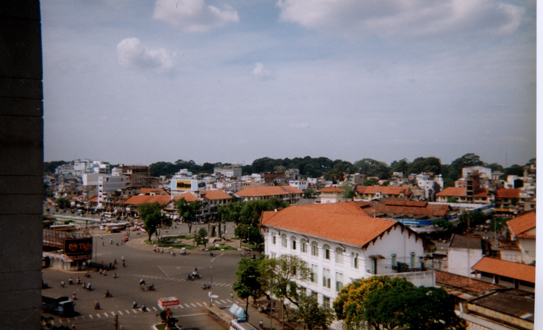 Picture Vietnam Saigon 1995-12 20 - Discovery Saigon