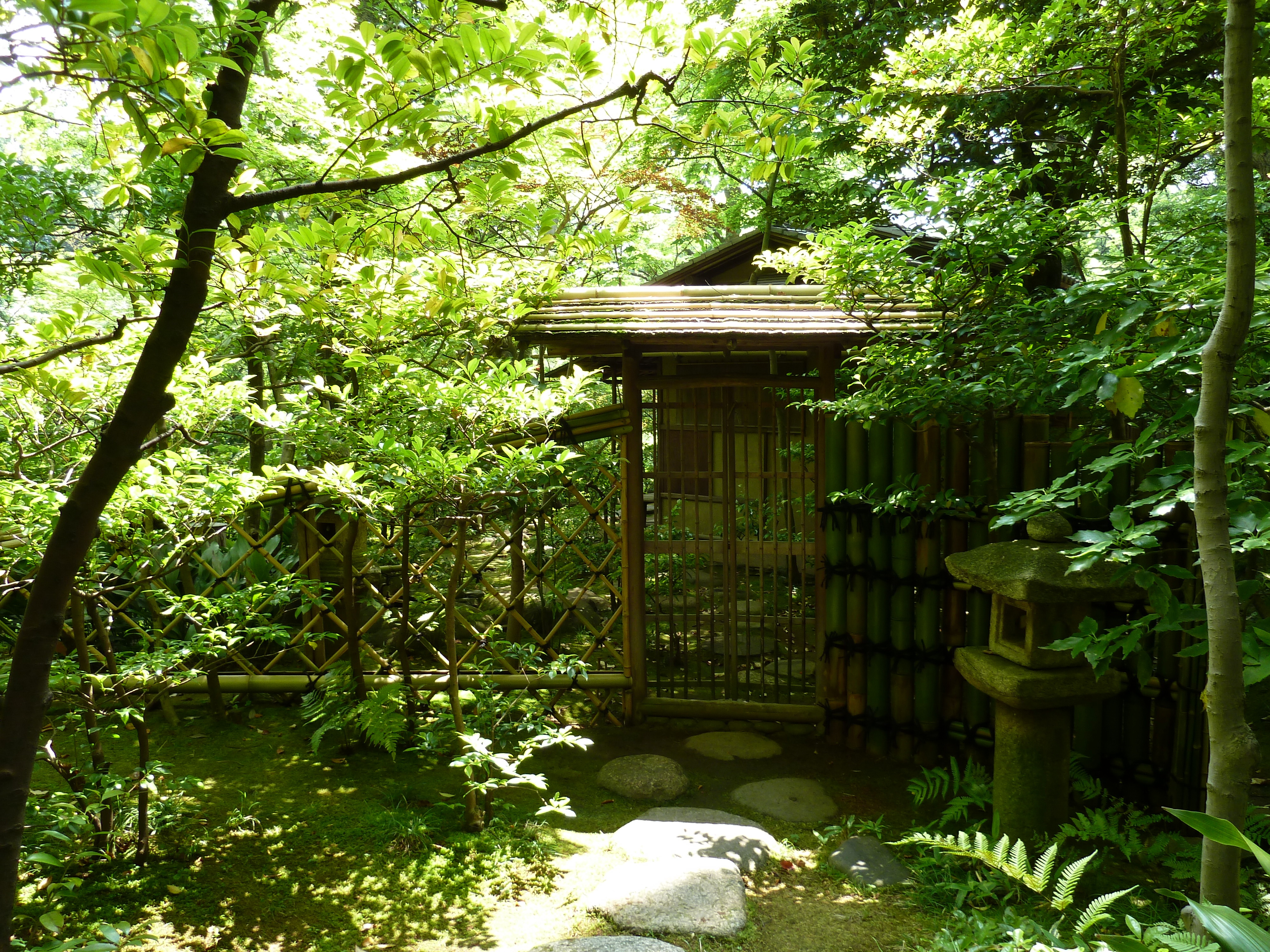 Picture Japan Tokyo Nezu Museum 2010-06 86 - Around Nezu Museum