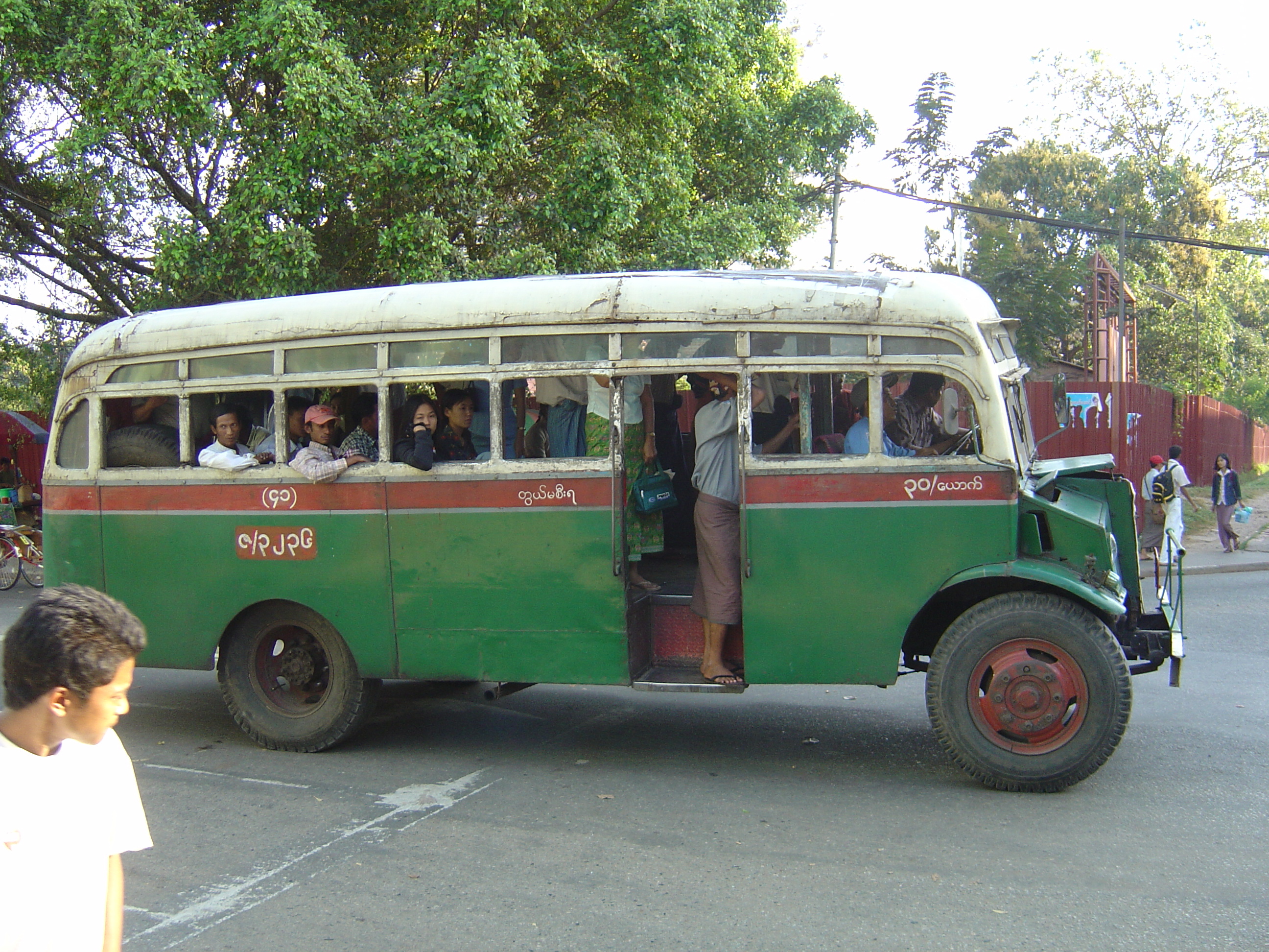 Picture Myanmar Yangon 2005-01 13 - Journey Yangon