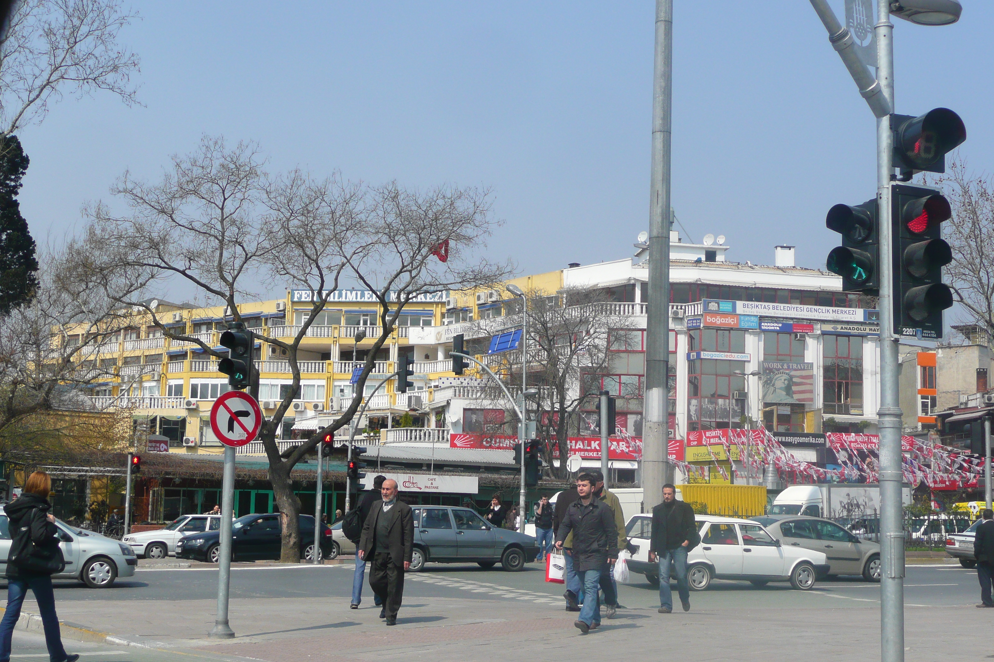 Picture Turkey Istanbul Bosphorus 2009-04 15 - Center Bosphorus