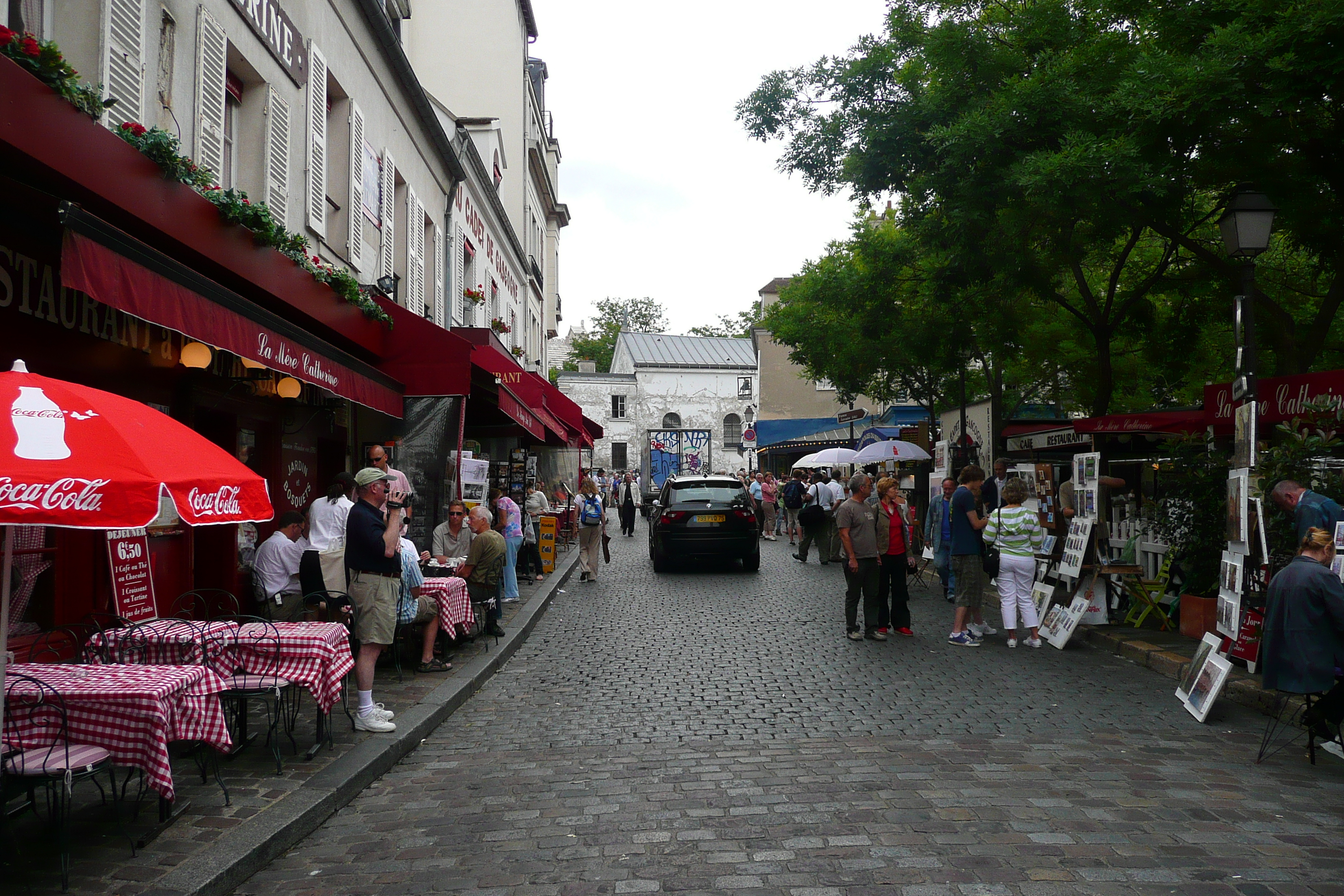 Picture France Paris Place du Tertre 2007-06 39 - Tours Place du Tertre