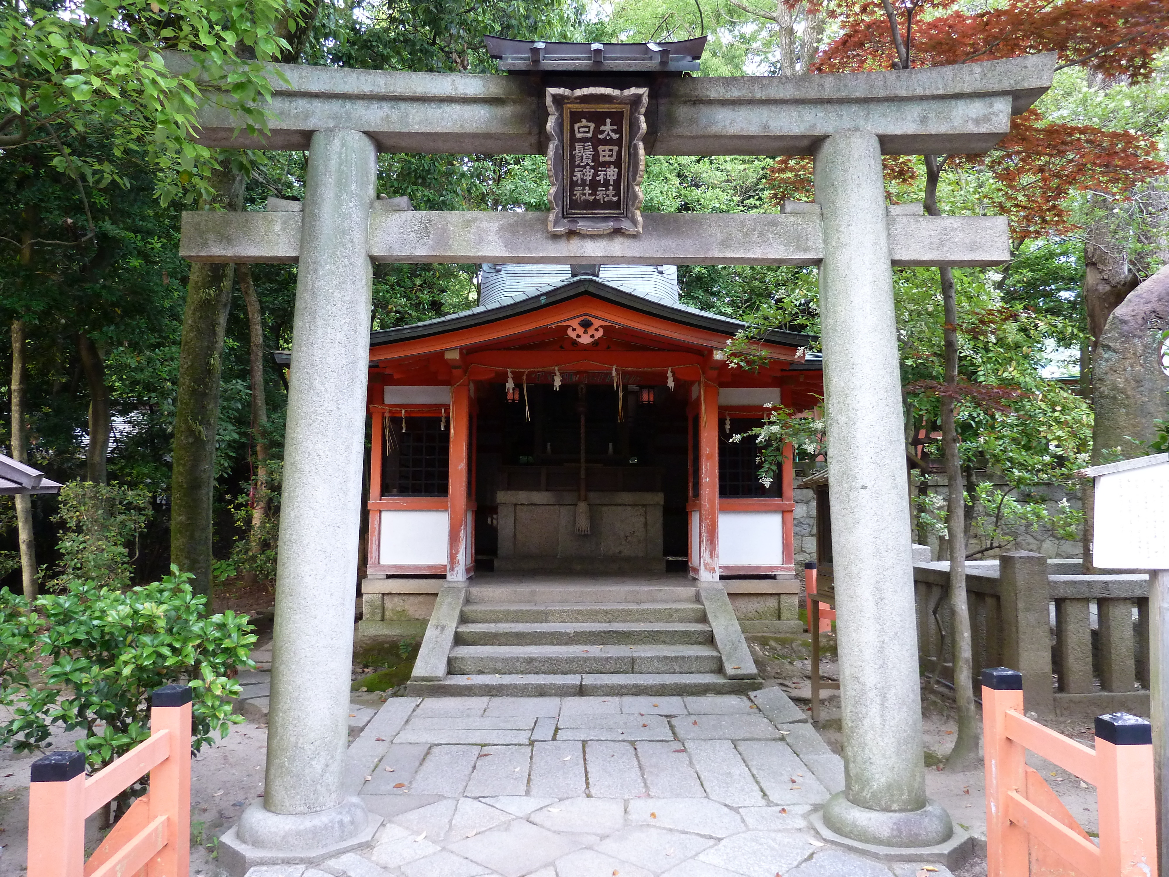 Picture Japan Kyoto Yasaka Shrine 2010-06 24 - Discovery Yasaka Shrine