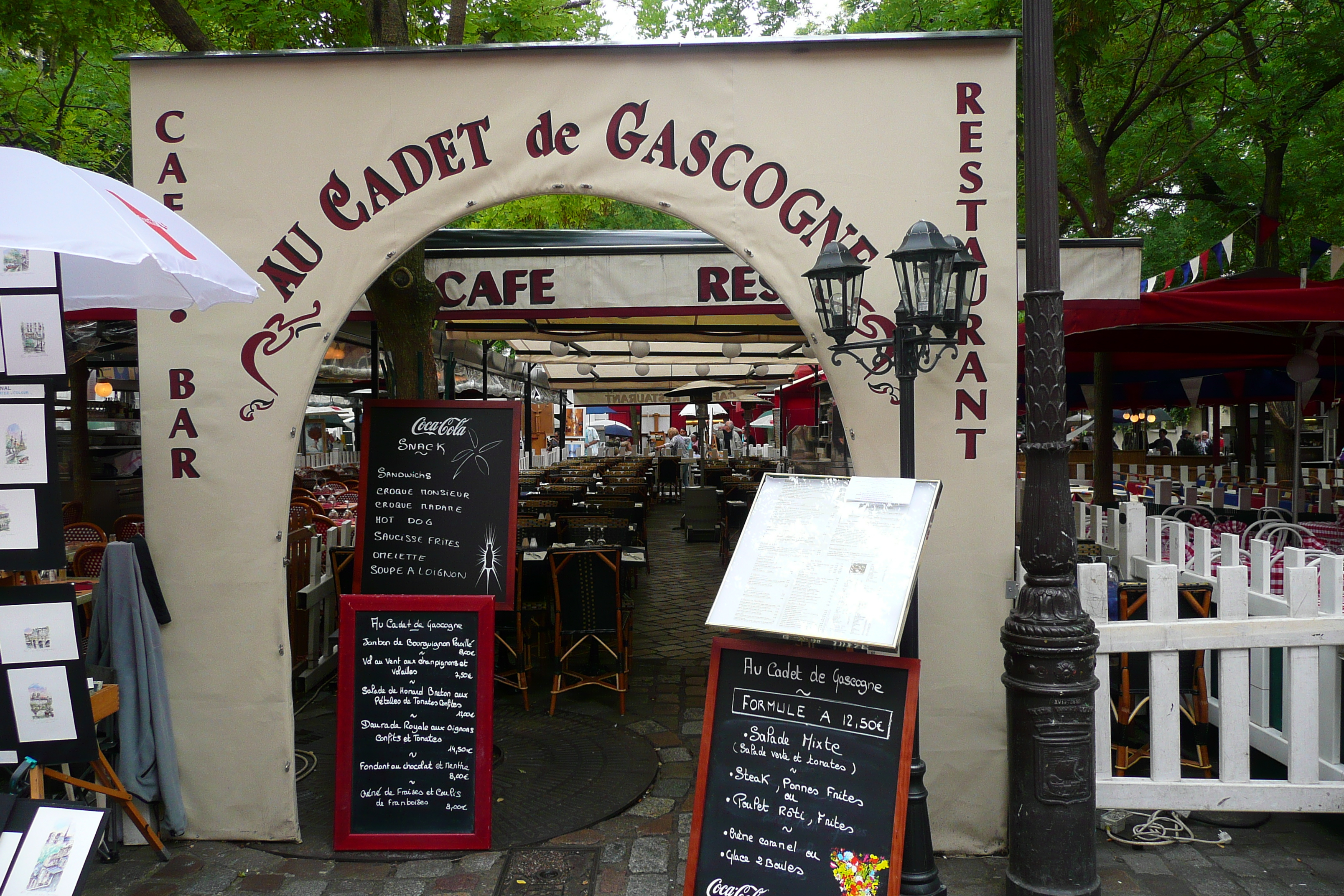 Picture France Paris Place du Tertre 2007-06 23 - History Place du Tertre