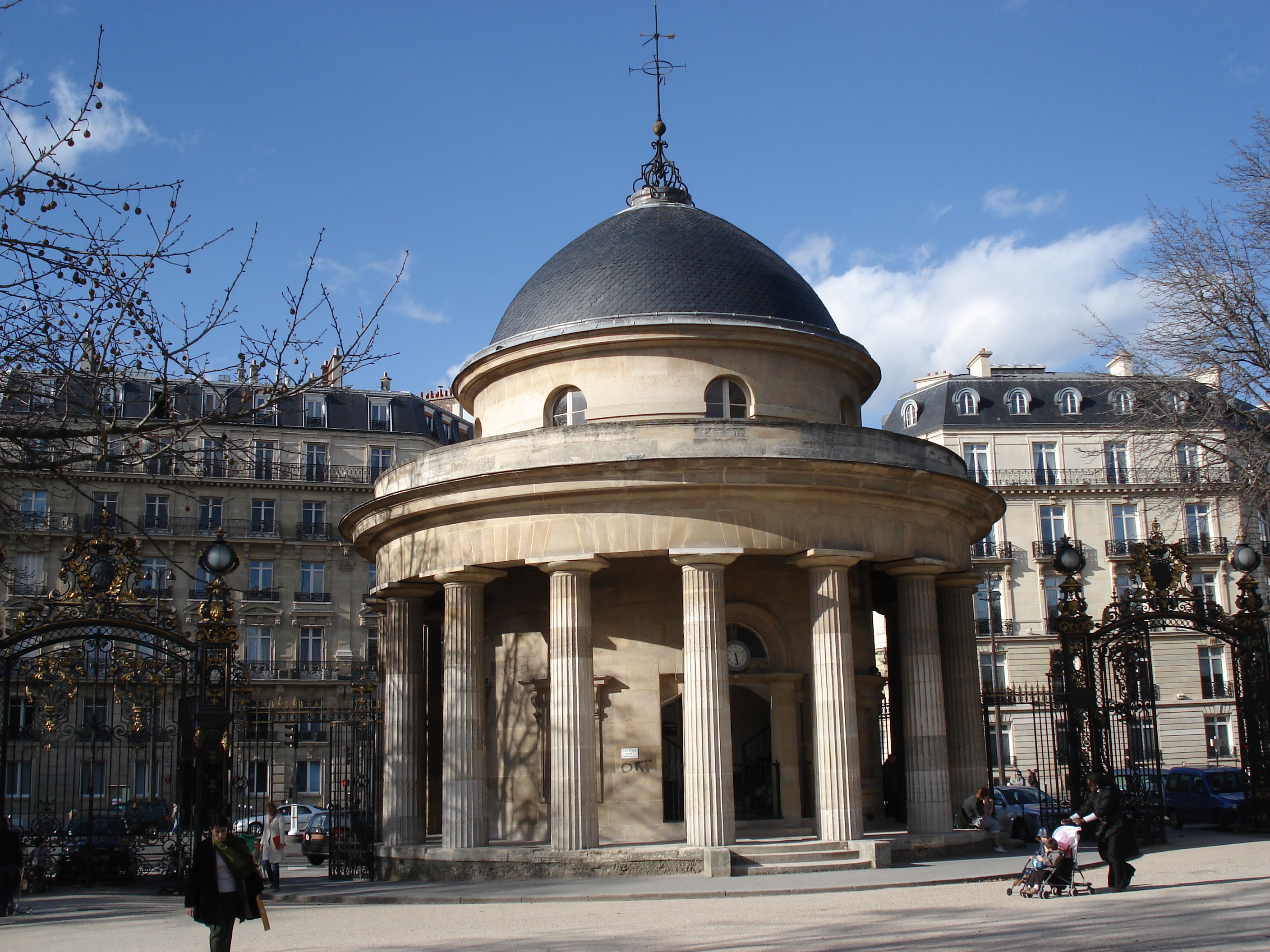 Picture France Paris Monceau Garden 2006-03 60 - Tour Monceau Garden