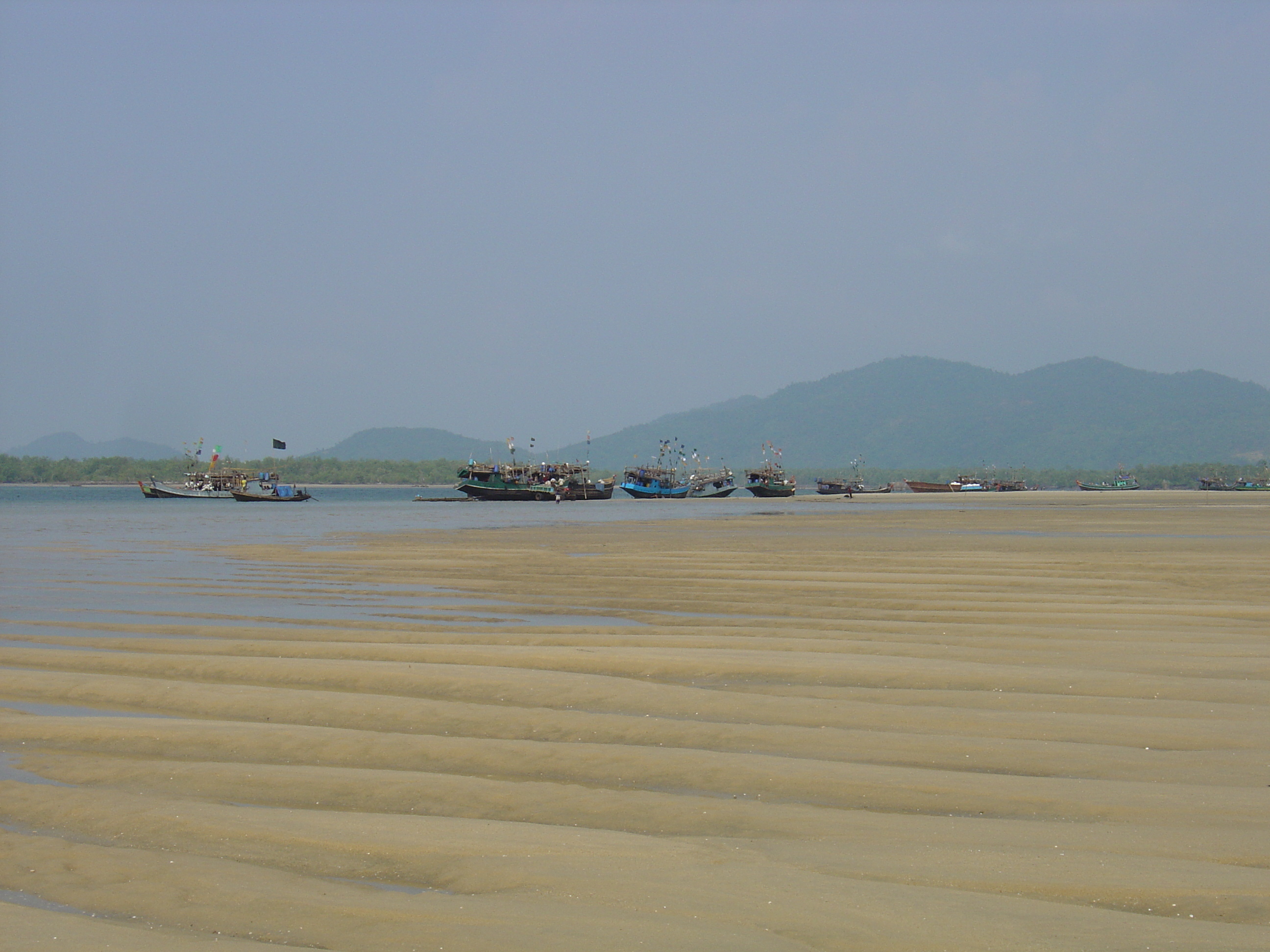 Picture Myanmar Maungmagan North 2005-01 38 - Tours Maungmagan North