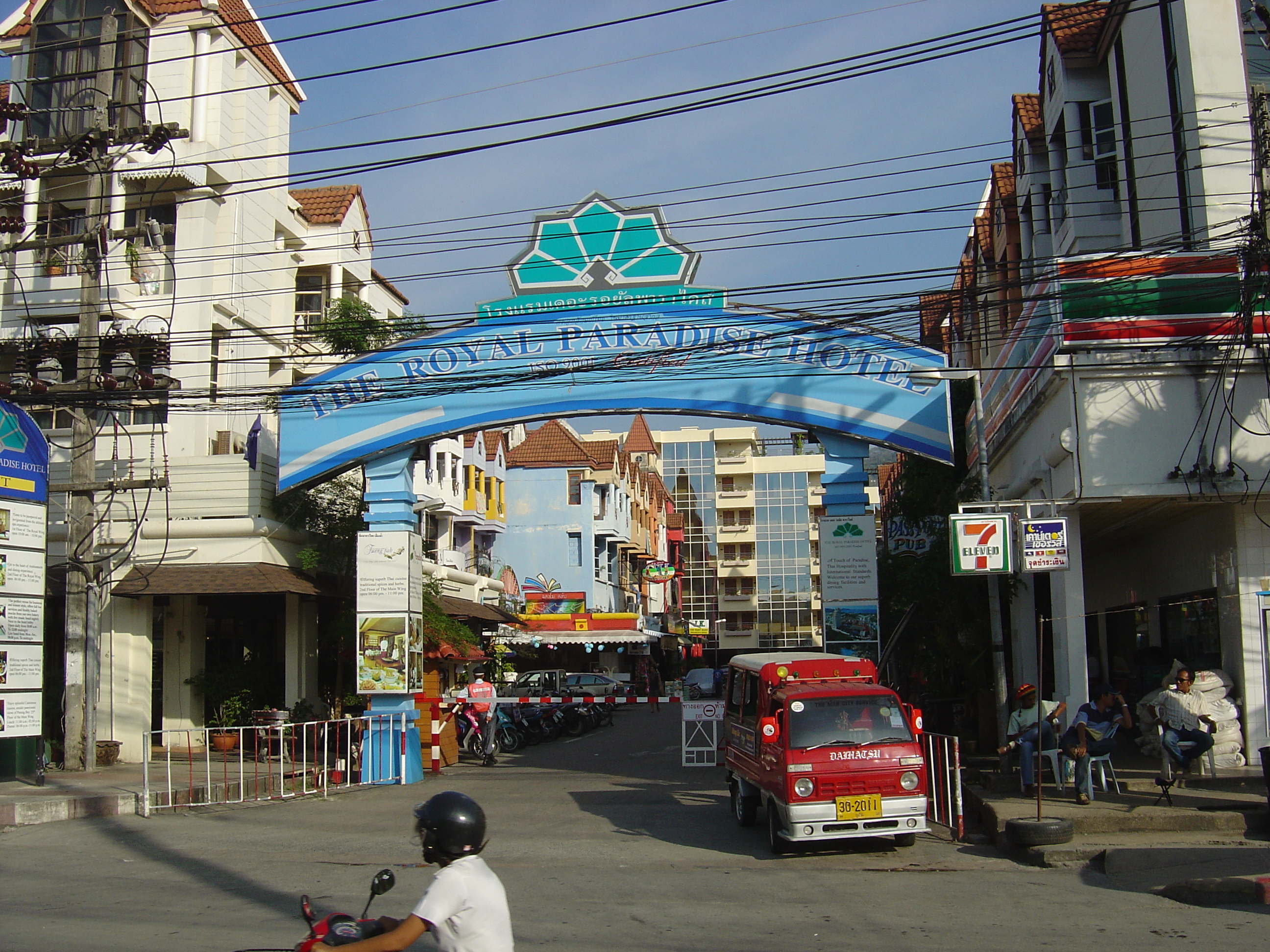 Picture Thailand Phuket Patong 2nd Road 2005-12 33 - Discovery 2nd Road