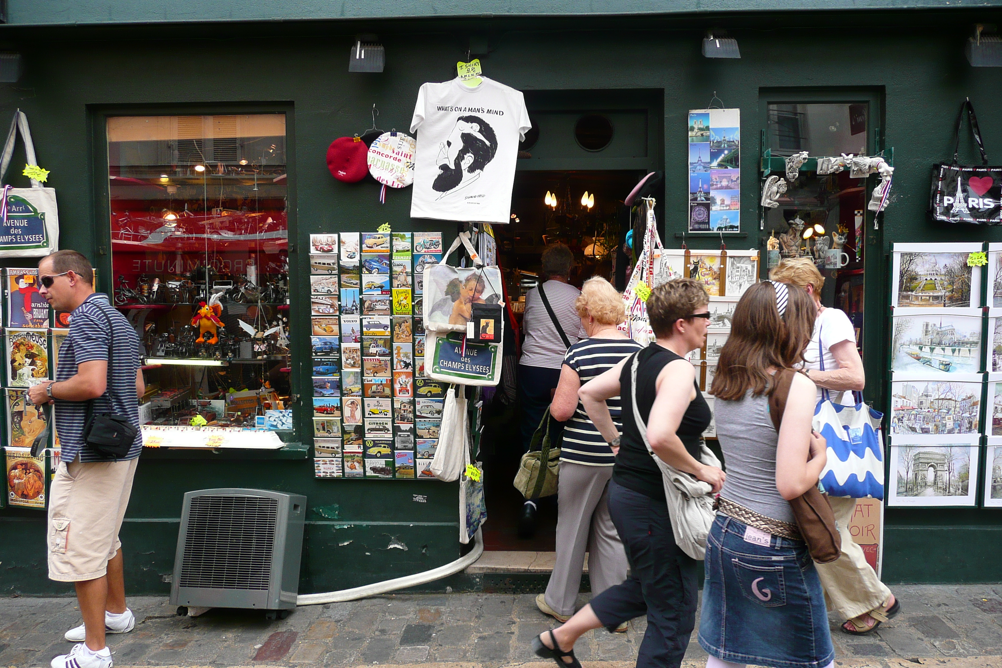 Picture France Paris Montmartre 2007-06 43 - Recreation Montmartre