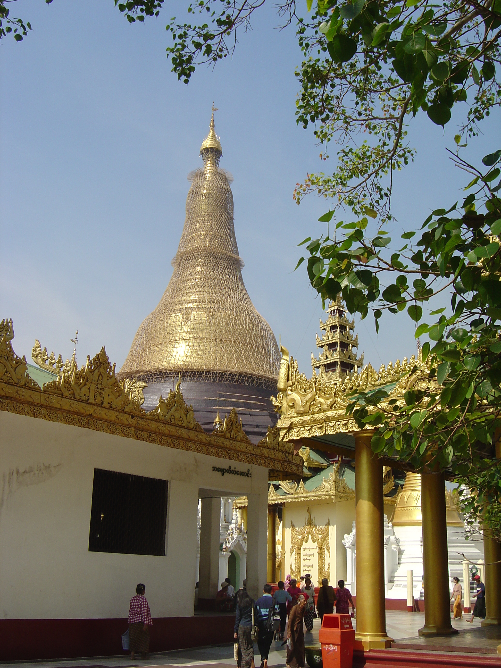 Picture Myanmar Yangon Shwedagon Pagoda 2005-01 55 - Journey Shwedagon Pagoda