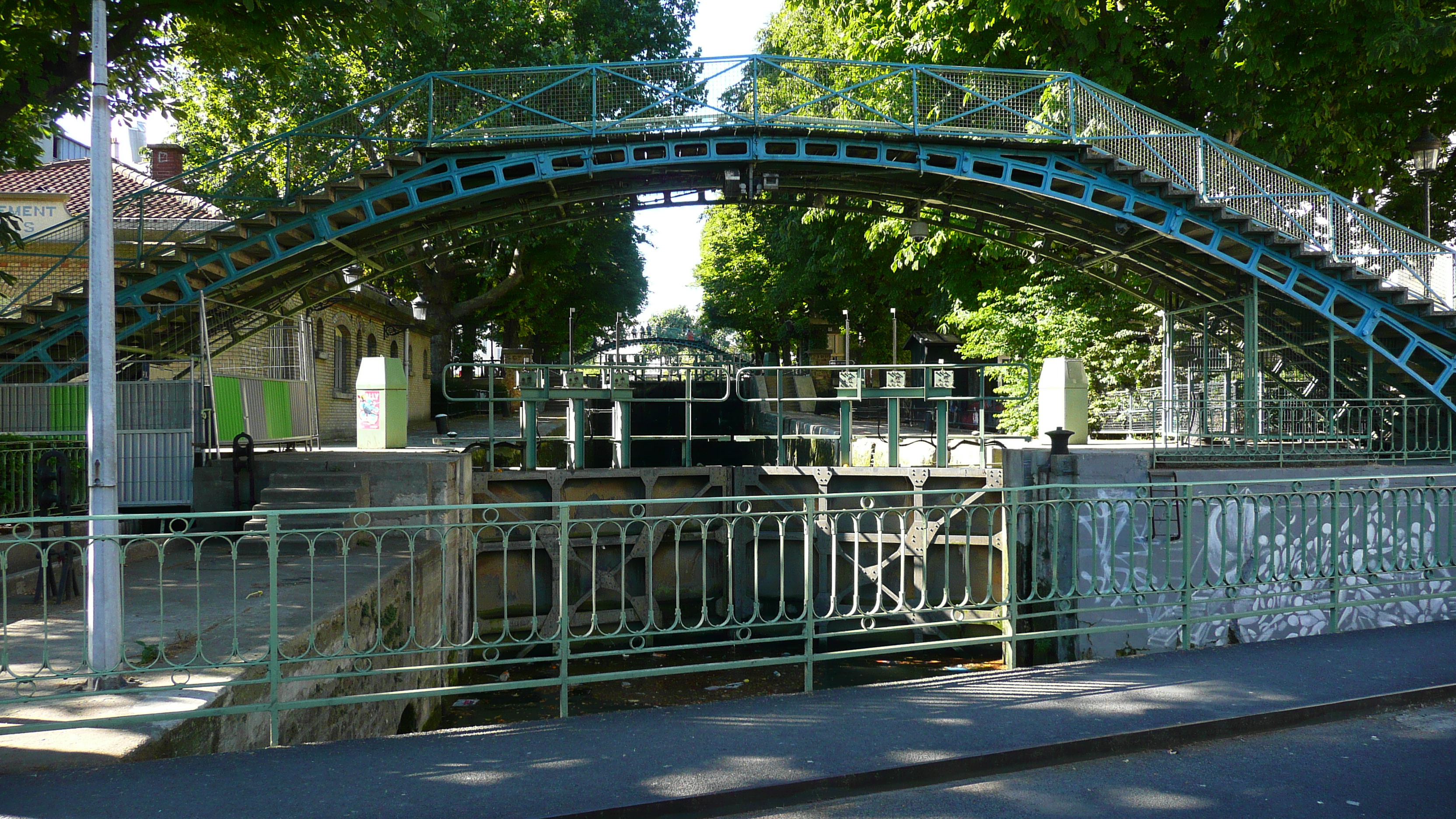 Picture France Paris Canal St Martin 2007-08 145 - Around Canal St Martin